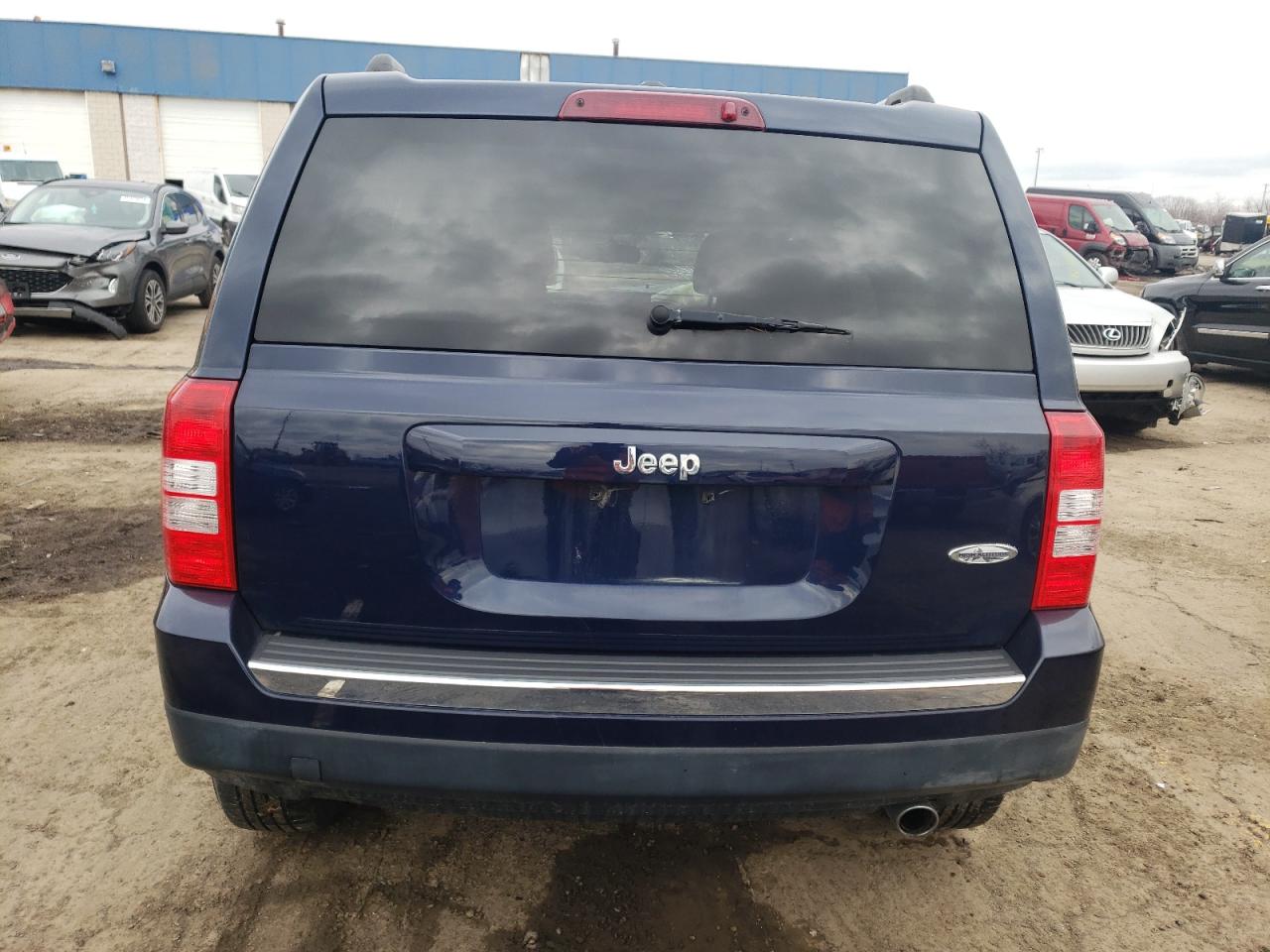 Photo 5 VIN: 1C4NJPFA4GD705804 - JEEP LIBERTY (PATRIOT) 