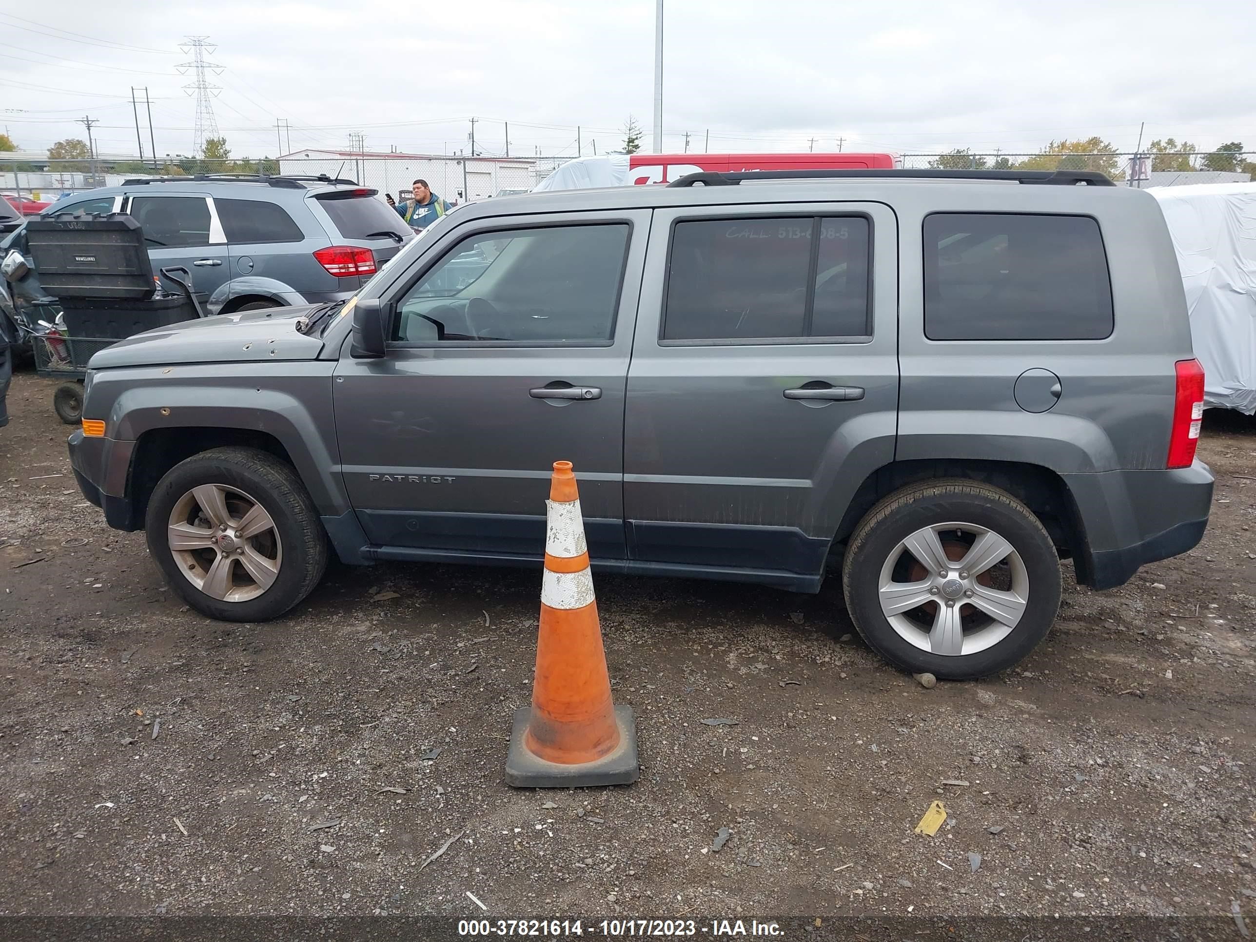 Photo 13 VIN: 1C4NJPFA6DD255990 - JEEP LIBERTY (PATRIOT) 