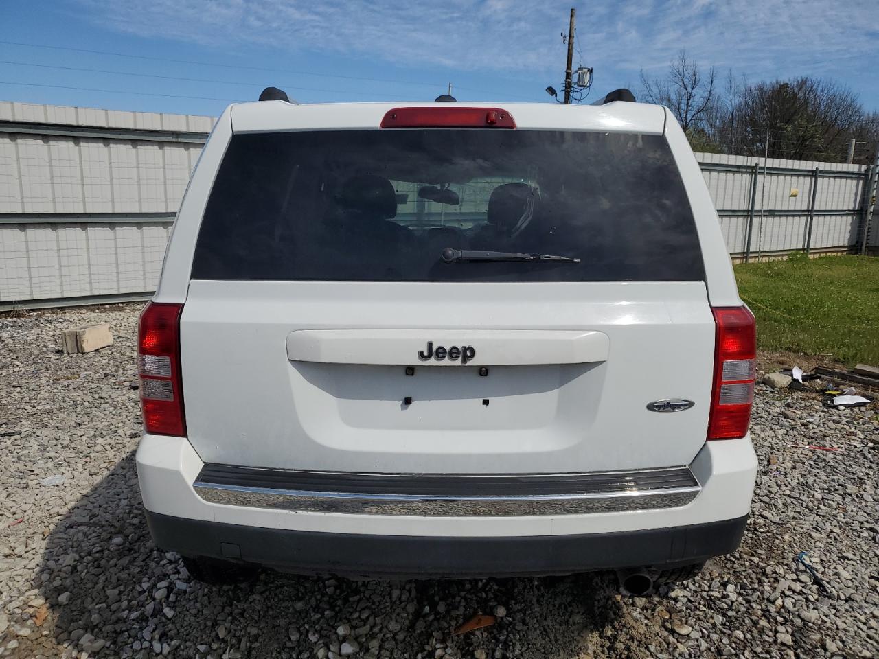 Photo 5 VIN: 1C4NJPFA6HD162179 - JEEP LIBERTY (PATRIOT) 