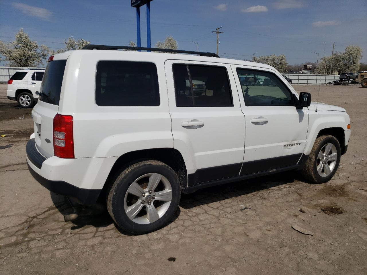 Photo 2 VIN: 1C4NJPFA7HD115856 - JEEP LIBERTY (PATRIOT) 