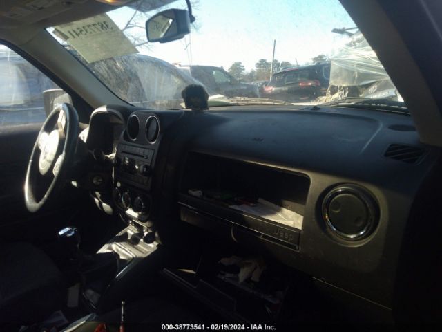 Photo 4 VIN: 1C4NJPFA8GD711041 - JEEP PATRIOT 