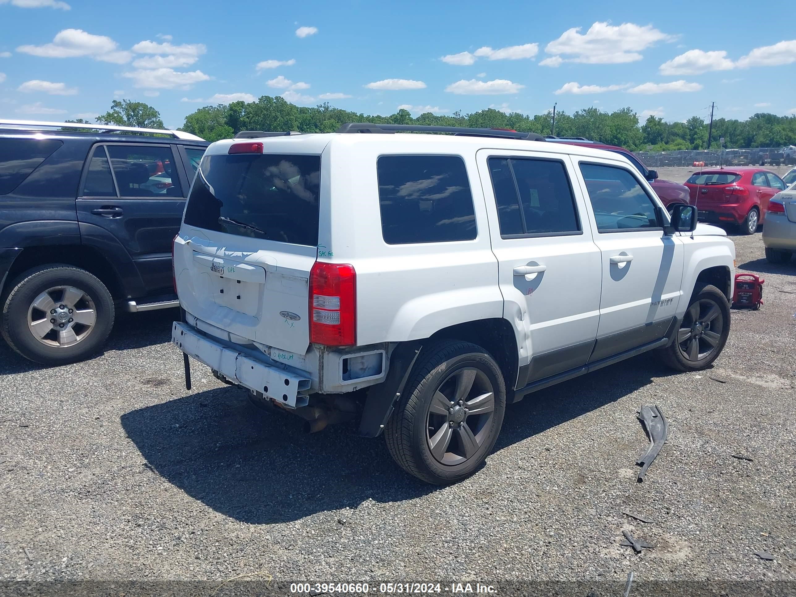 Photo 3 VIN: 1C4NJPFA9ED758320 - JEEP LIBERTY (PATRIOT) 