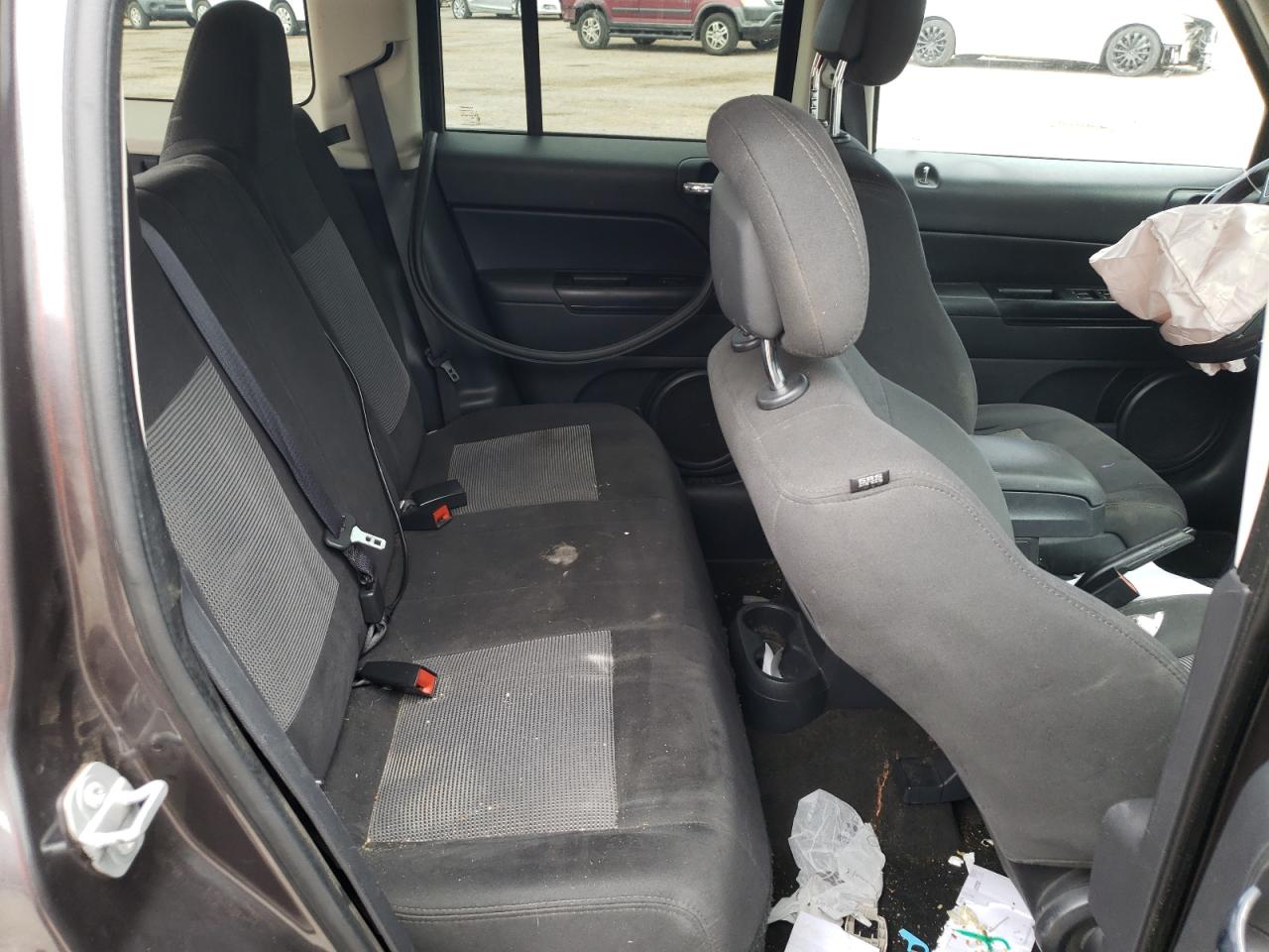 Photo 9 VIN: 1C4NJPFA9GD813867 - JEEP LIBERTY (PATRIOT) 