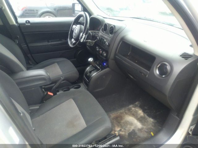 Photo 4 VIN: 1C4NJPFAXCD586599 - JEEP PATRIOT 