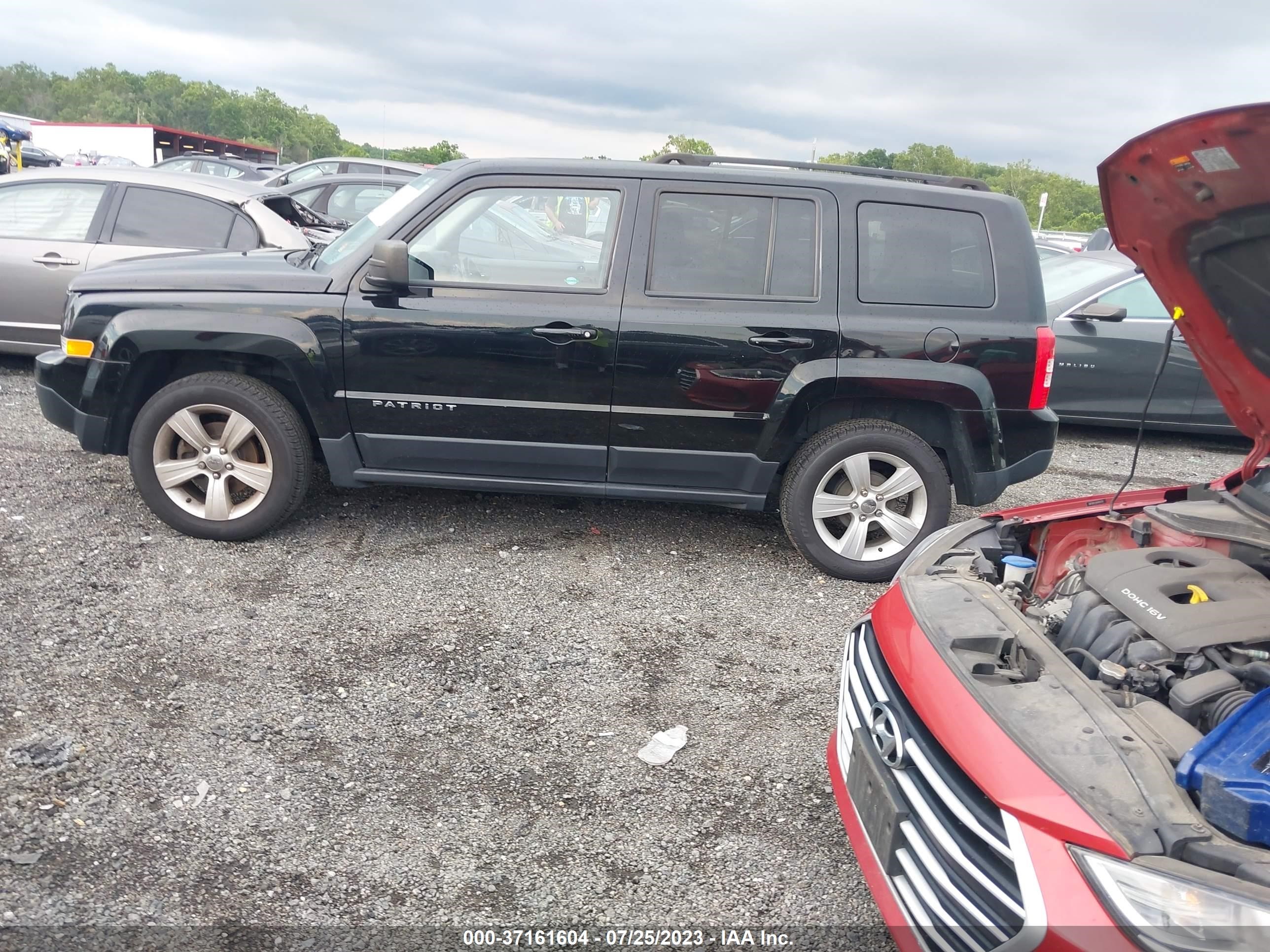 Photo 12 VIN: 1C4NJPFB0FD350198 - JEEP LIBERTY (PATRIOT) 