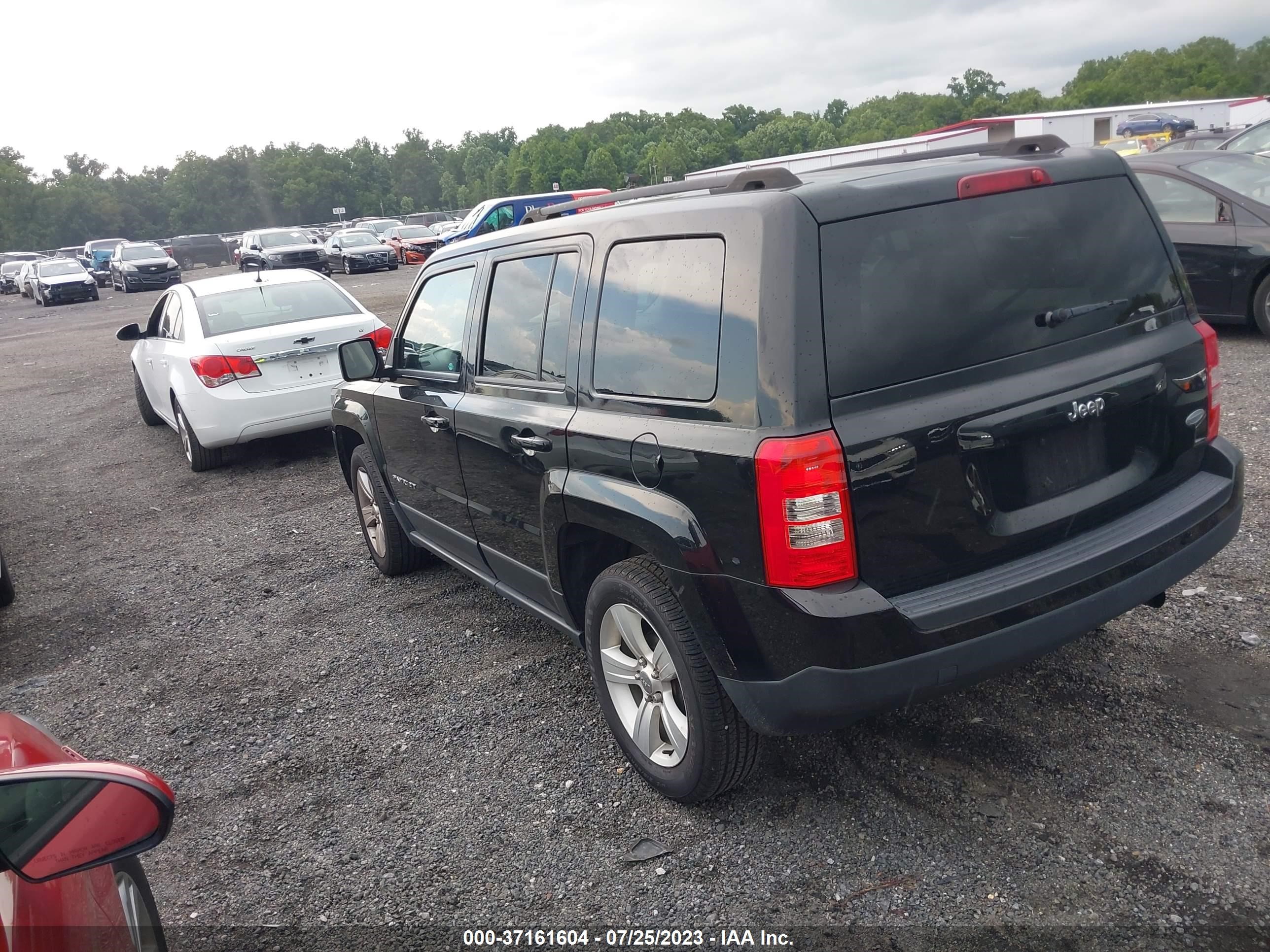 Photo 2 VIN: 1C4NJPFB0FD350198 - JEEP LIBERTY (PATRIOT) 