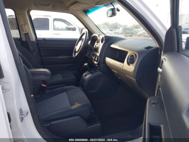 Photo 4 VIN: 1C4NJPFB1GD601070 - JEEP LIBERTY (PATRIOT) 