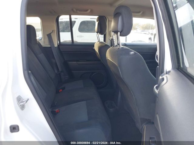 Photo 7 VIN: 1C4NJPFB1GD601070 - JEEP LIBERTY (PATRIOT) 