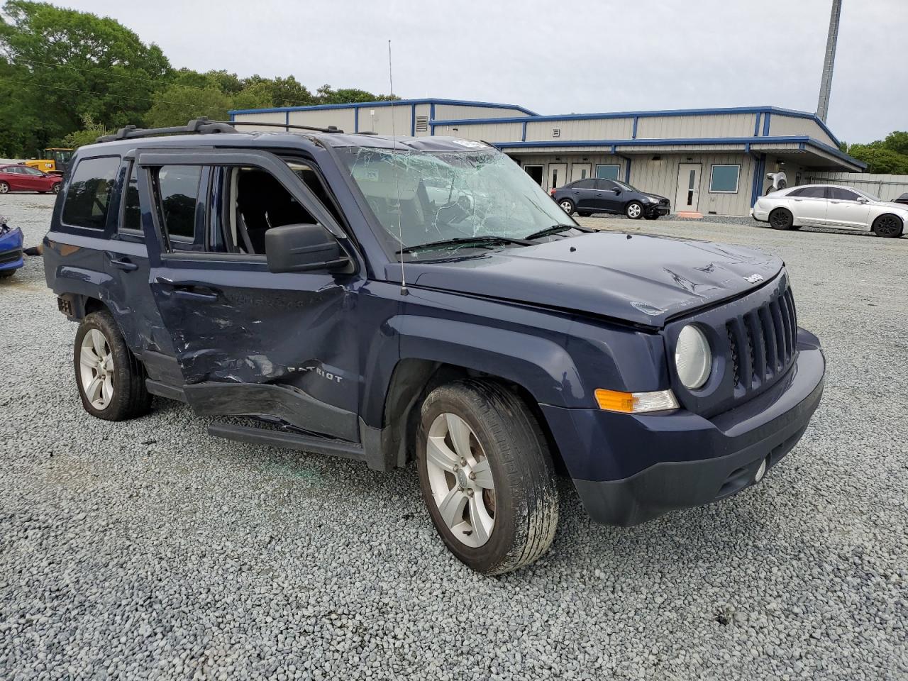 Photo 3 VIN: 1C4NJPFB3GD748622 - JEEP LIBERTY (PATRIOT) 