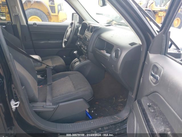 Photo 4 VIN: 1C4NJPFB6GD583276 - JEEP PATRIOT 