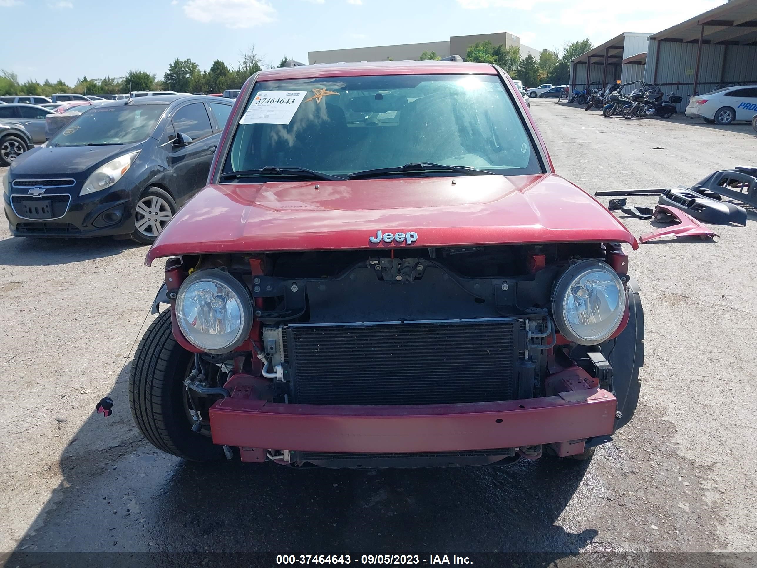 Photo 12 VIN: 1C4NJPFB6HD183056 - JEEP LIBERTY (PATRIOT) 