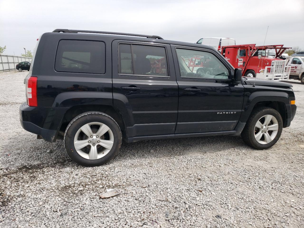 Photo 2 VIN: 1C4NJPFB7FD203554 - JEEP LIBERTY (PATRIOT) 