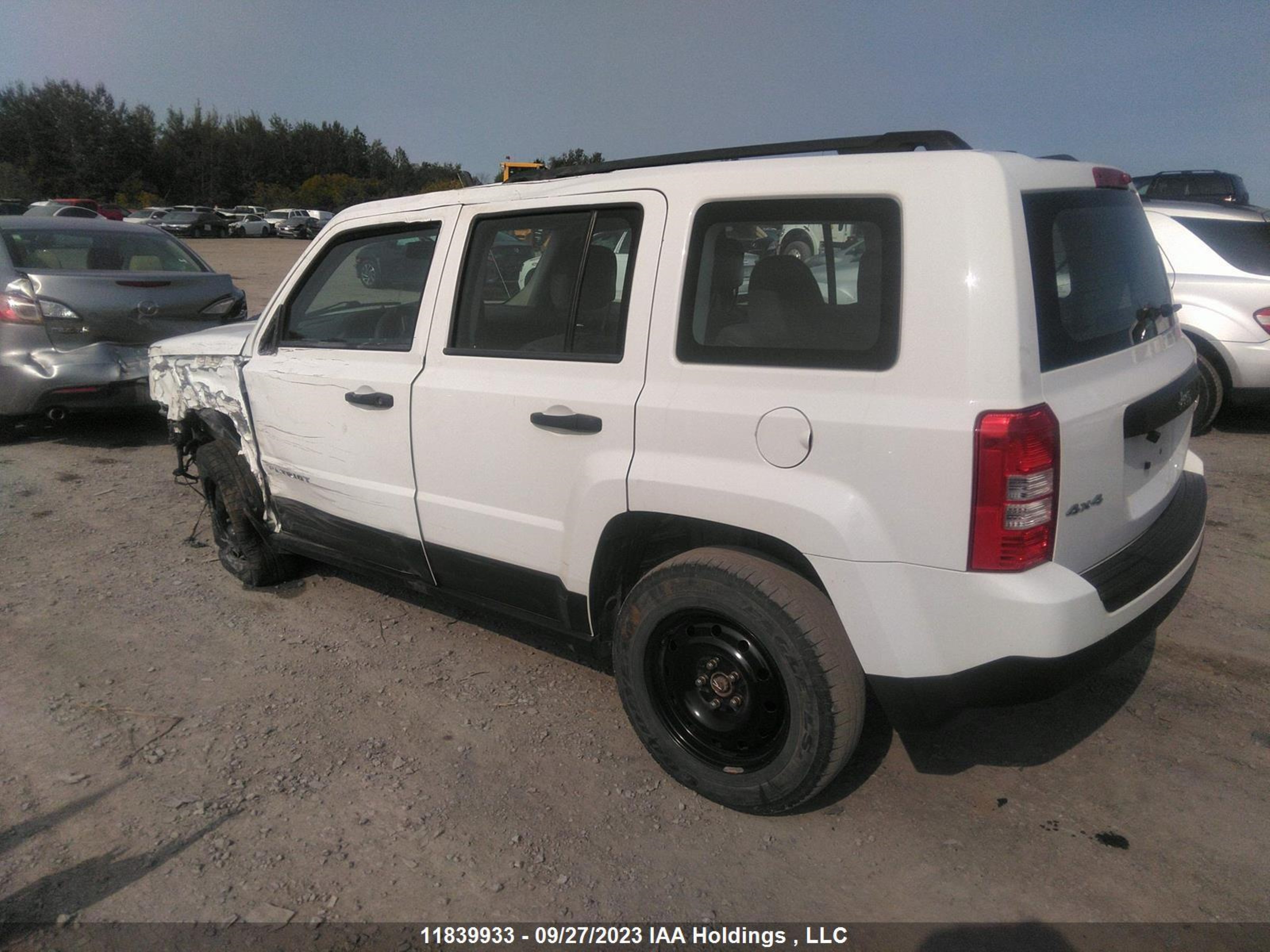 Photo 2 VIN: 1C4NJRAB0ED568305 - JEEP LIBERTY (PATRIOT) 