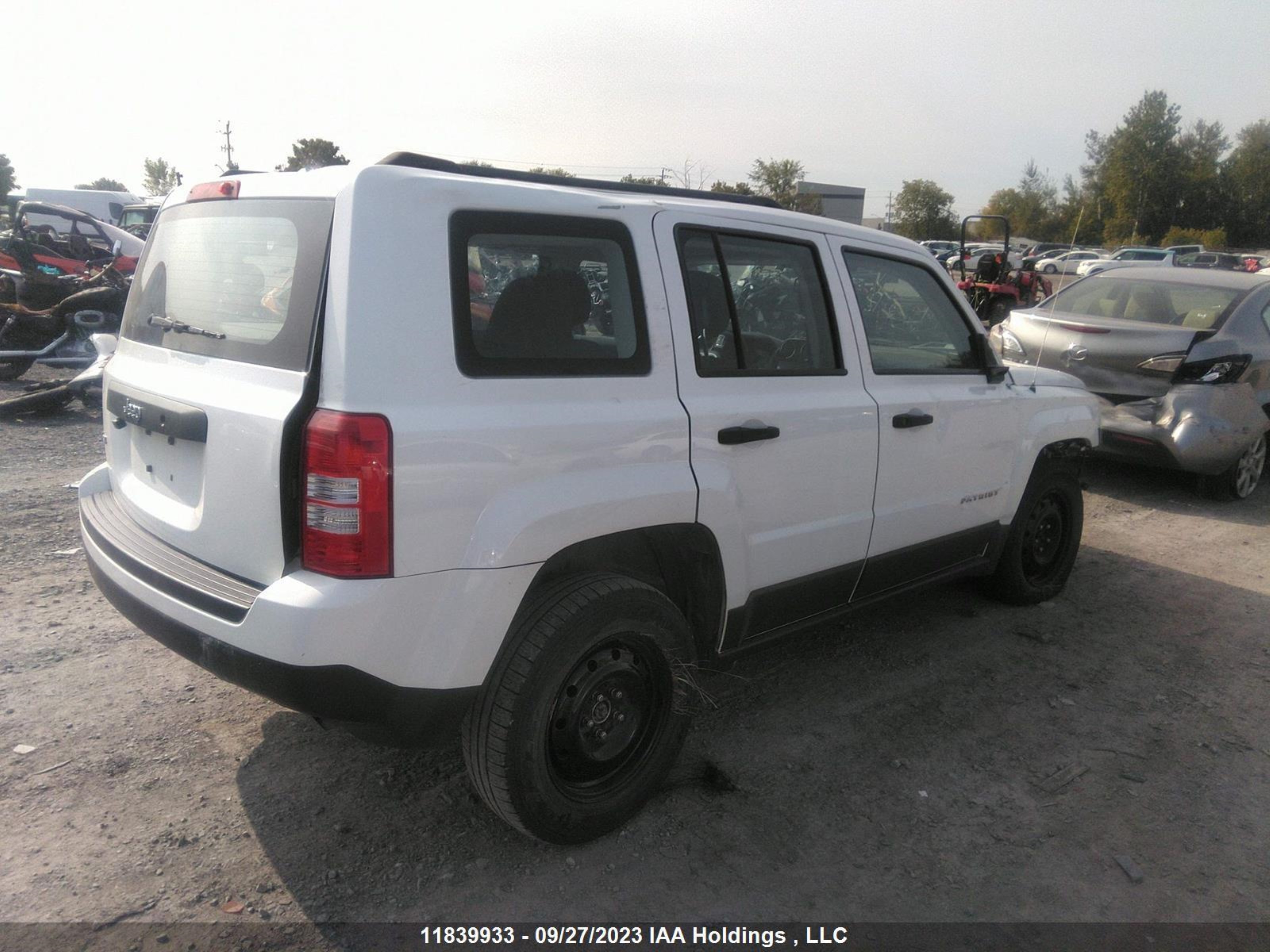 Photo 3 VIN: 1C4NJRAB0ED568305 - JEEP LIBERTY (PATRIOT) 