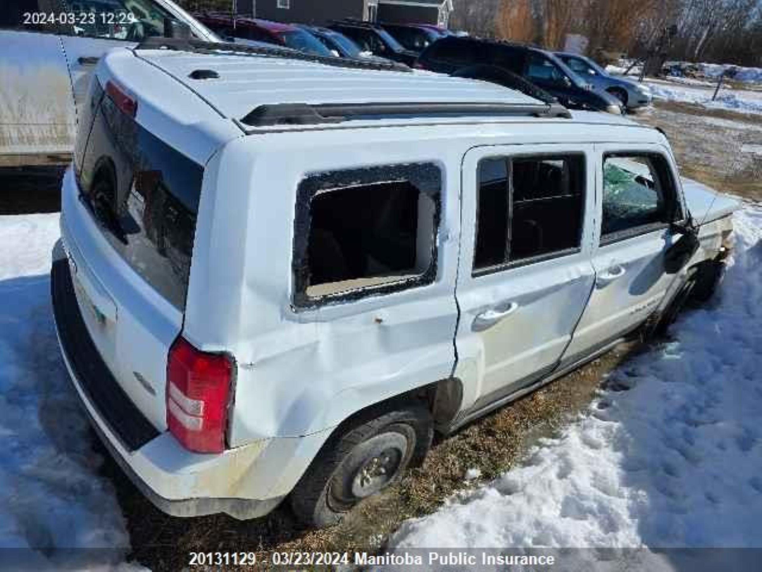 Photo 3 VIN: 1C4NJRAB0FD197633 - JEEP LIBERTY (PATRIOT) 