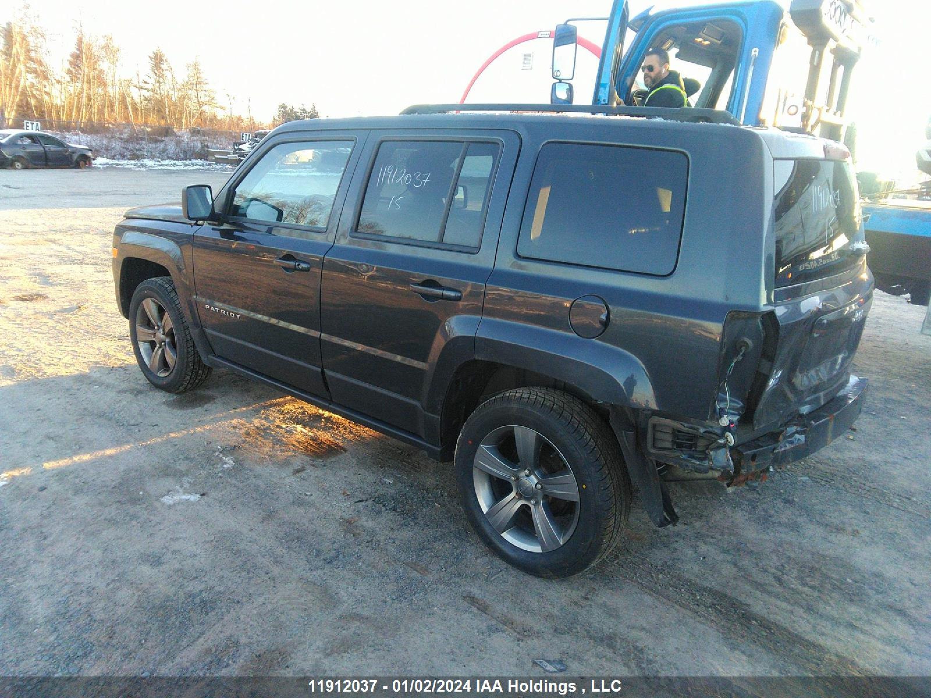 Photo 2 VIN: 1C4NJRAB0FD416185 - JEEP LIBERTY (PATRIOT) 