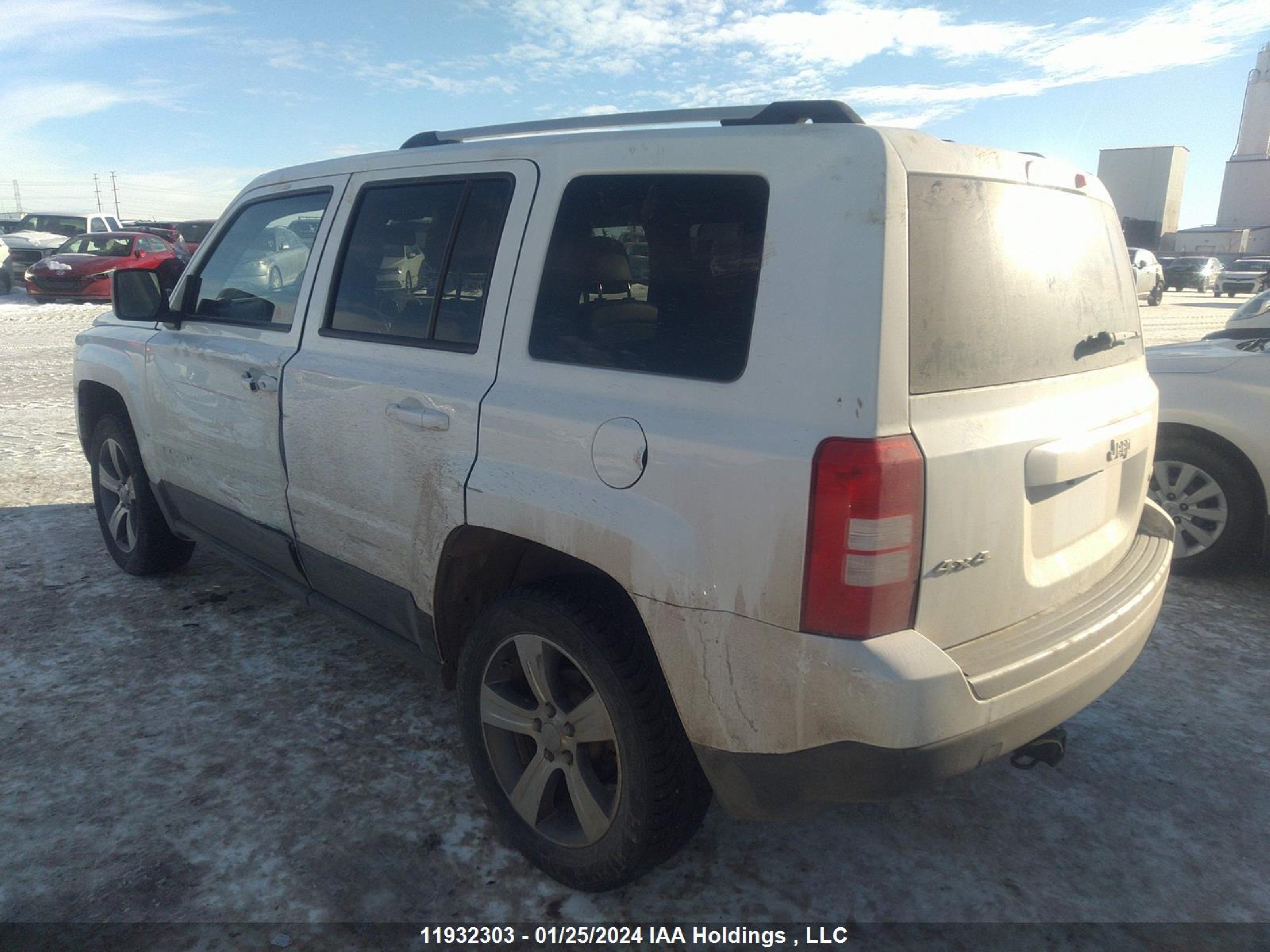 Photo 2 VIN: 1C4NJRAB3GD685296 - JEEP LIBERTY (PATRIOT) 