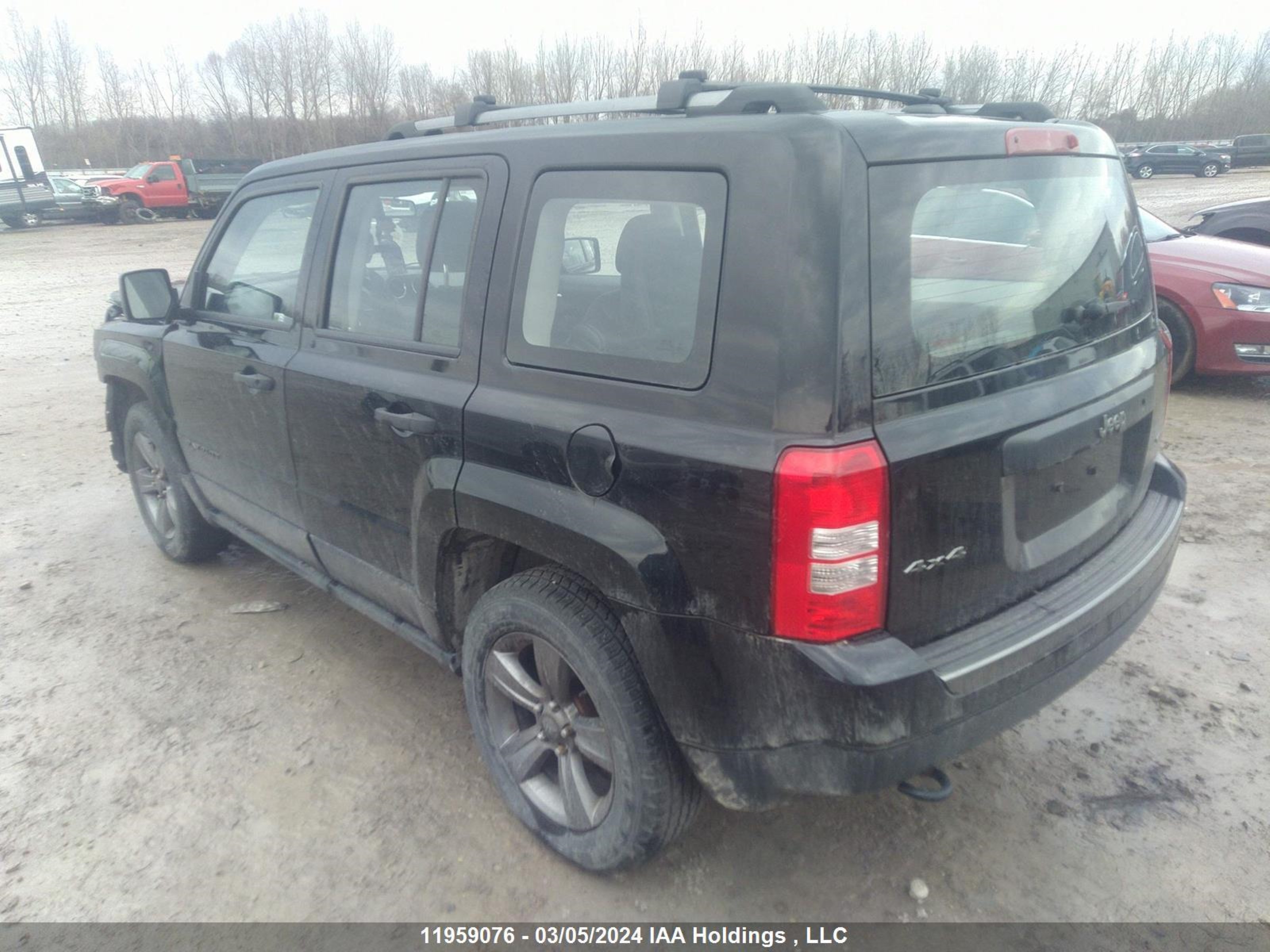 Photo 2 VIN: 1C4NJRAB3GD814475 - JEEP LIBERTY (PATRIOT) 