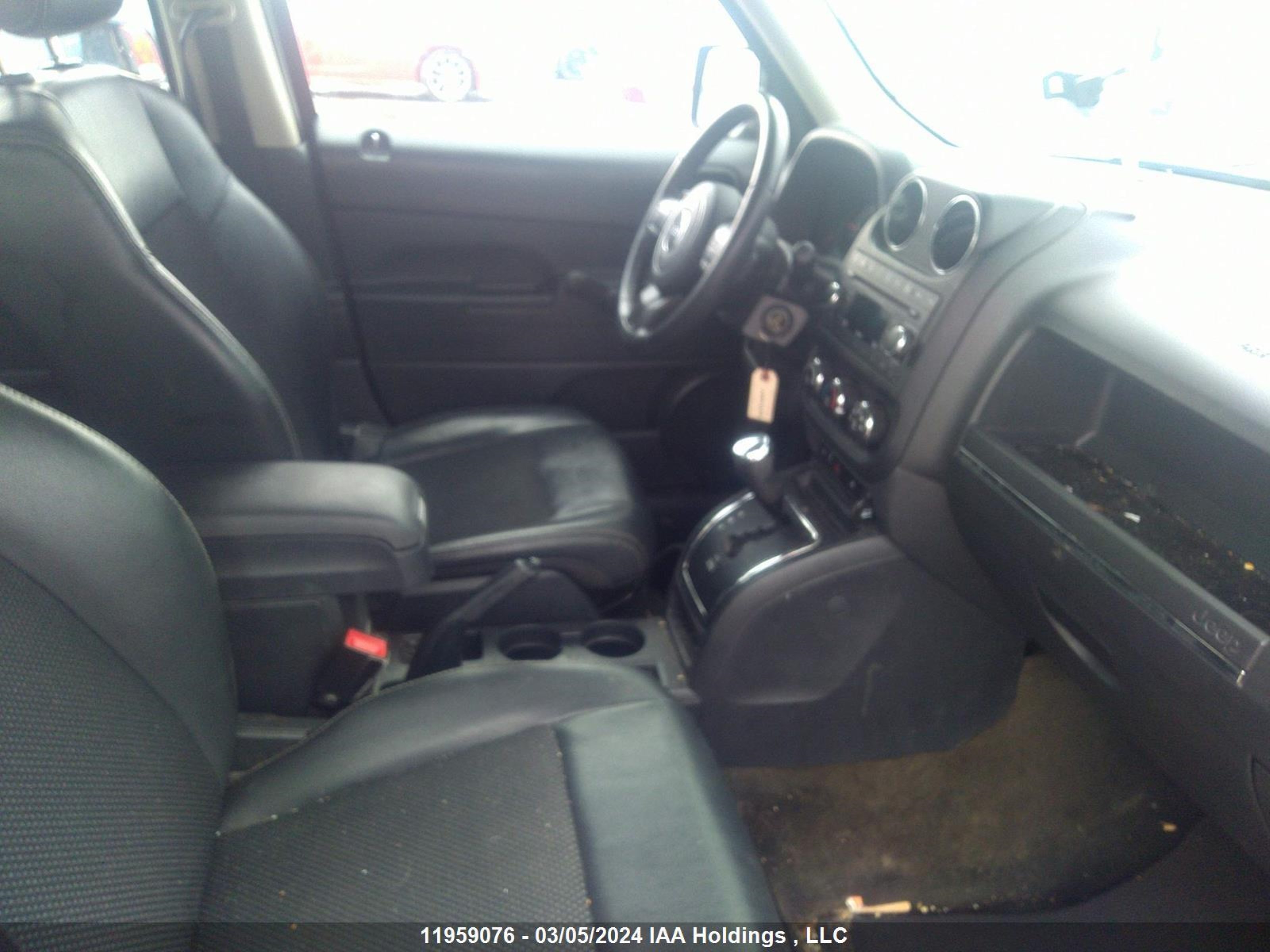 Photo 4 VIN: 1C4NJRAB3GD814475 - JEEP LIBERTY (PATRIOT) 