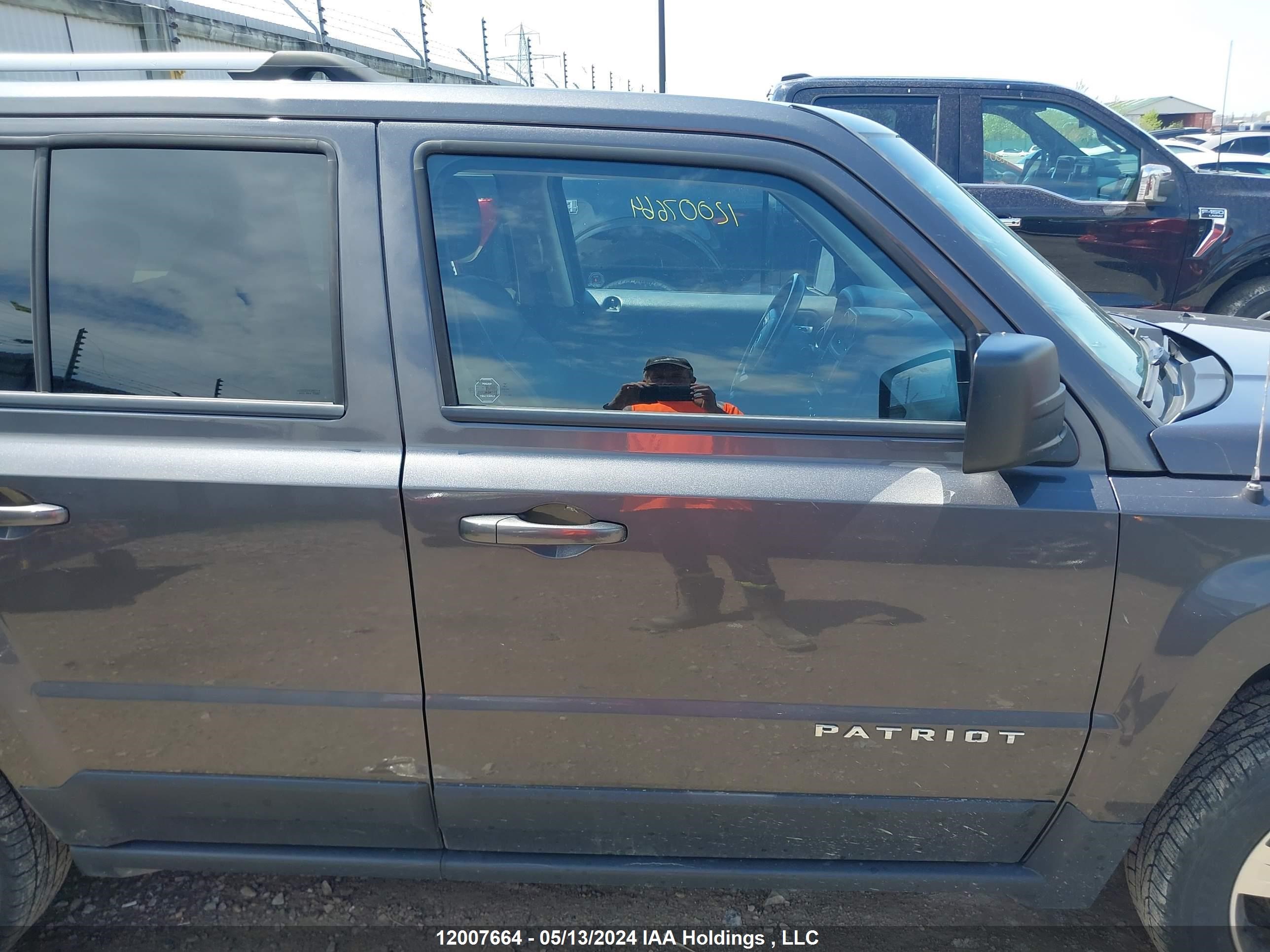 Photo 12 VIN: 1C4NJRAB5GD625908 - JEEP LIBERTY (PATRIOT) 