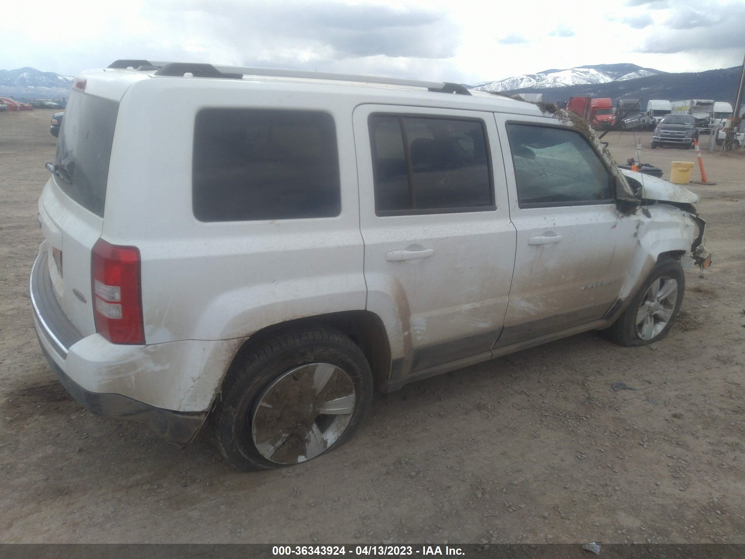 Photo 3 VIN: 1C4NJRAB5GD738869 - JEEP LIBERTY (PATRIOT) 