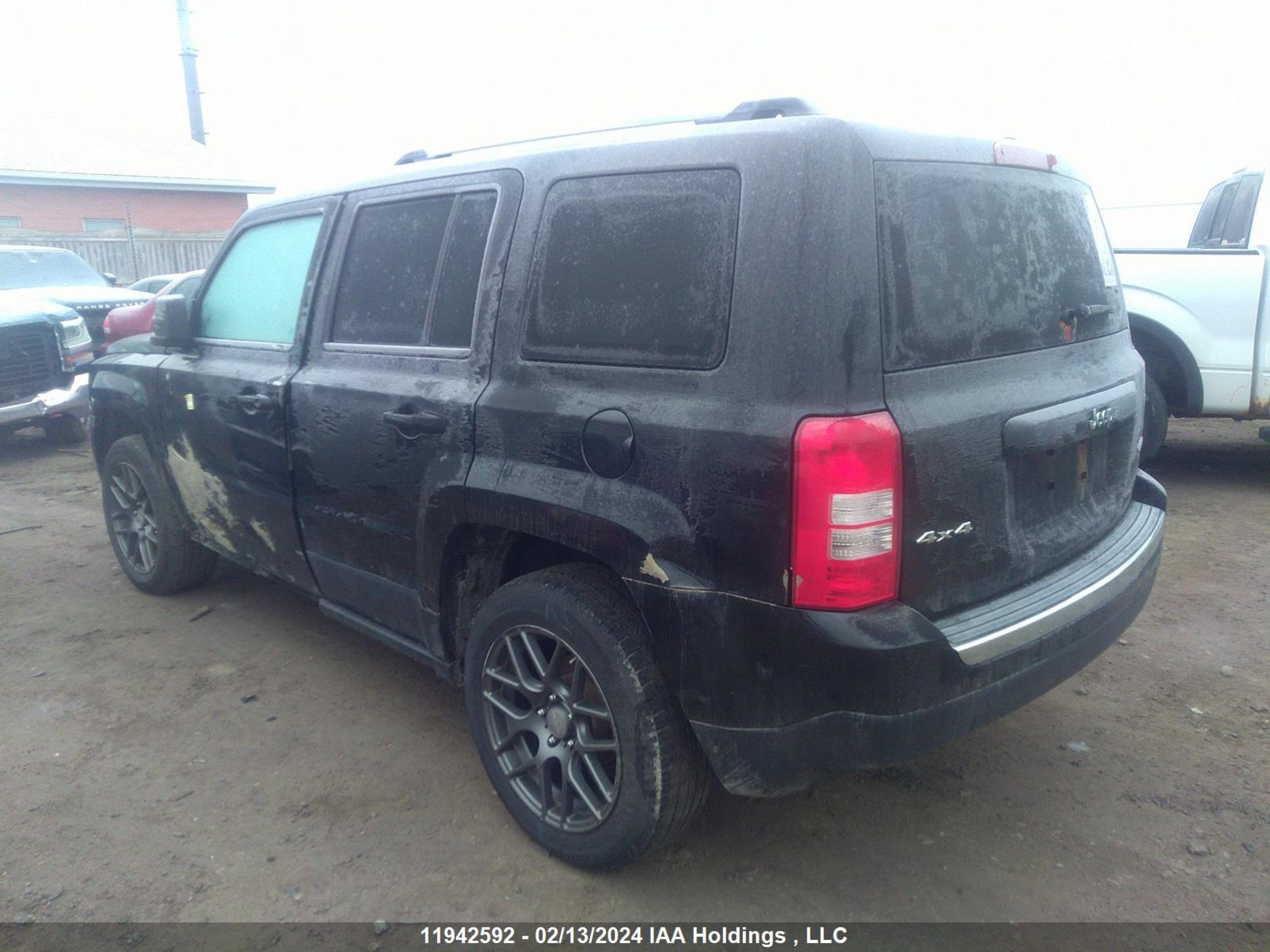 Photo 2 VIN: 1C4NJRAB7GD572094 - JEEP LIBERTY (PATRIOT) 