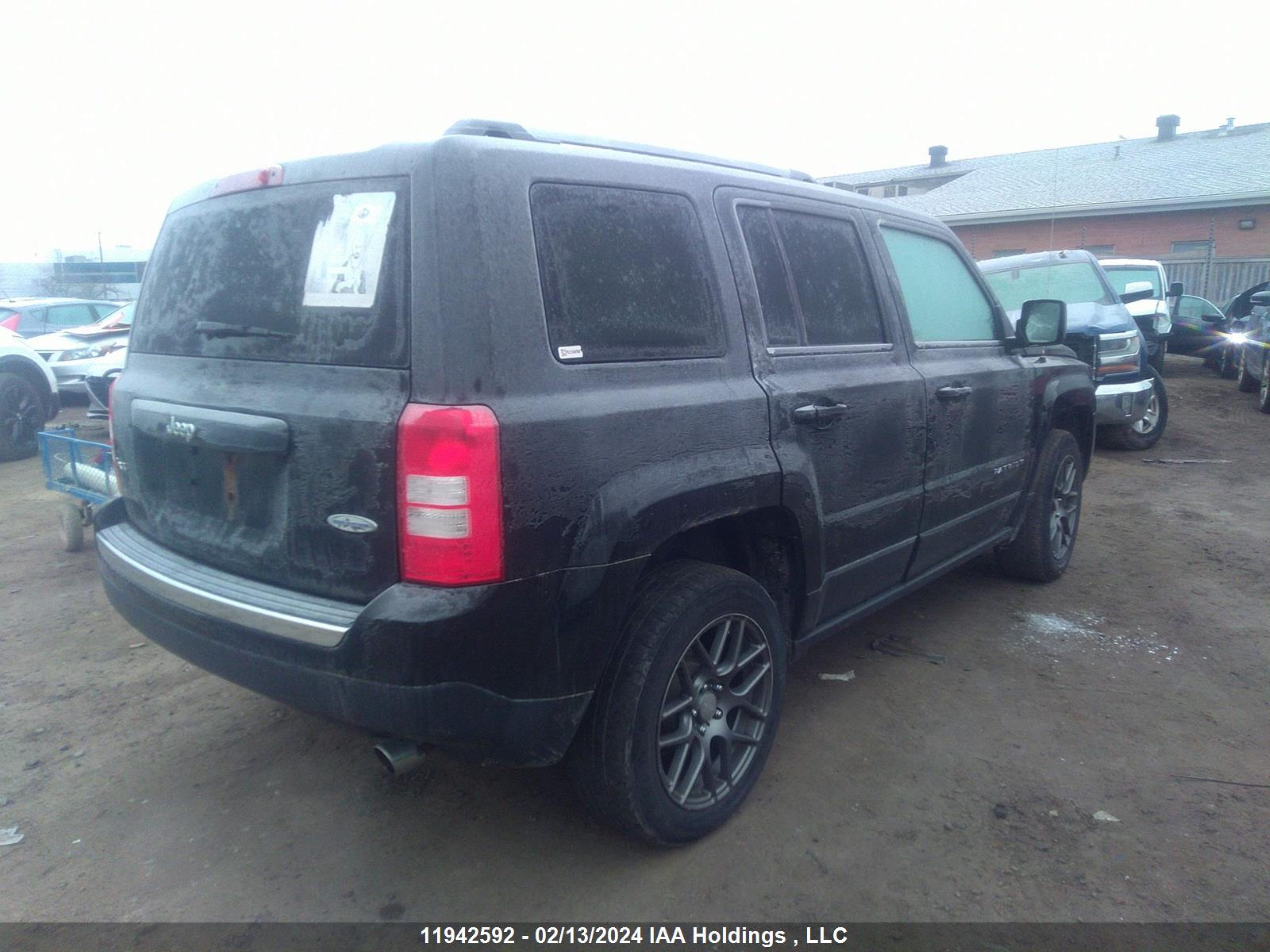 Photo 3 VIN: 1C4NJRAB7GD572094 - JEEP LIBERTY (PATRIOT) 