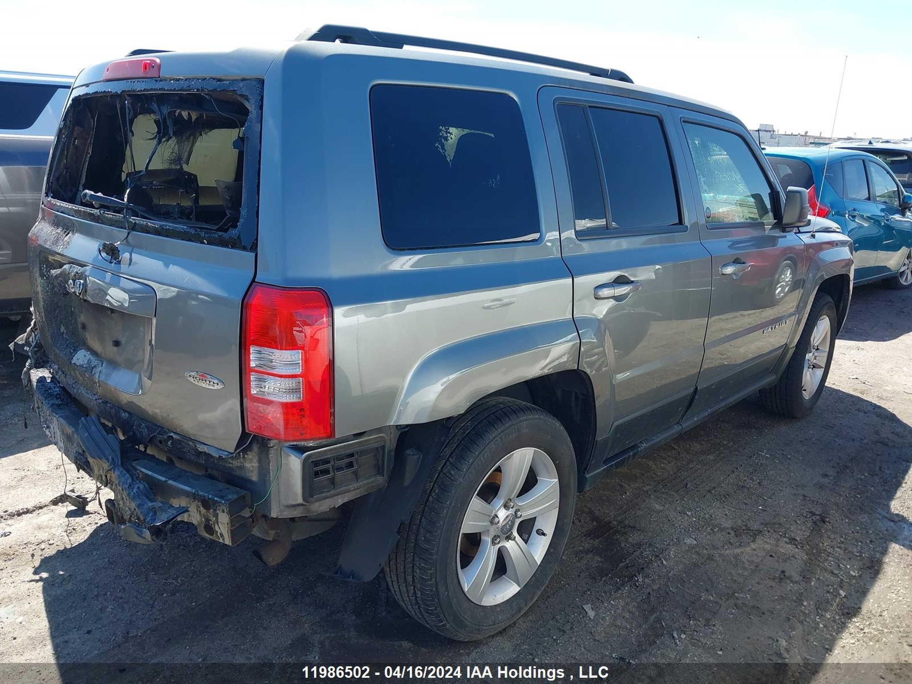 Photo 3 VIN: 1C4NJRAB8CD594065 - JEEP LIBERTY (PATRIOT) 