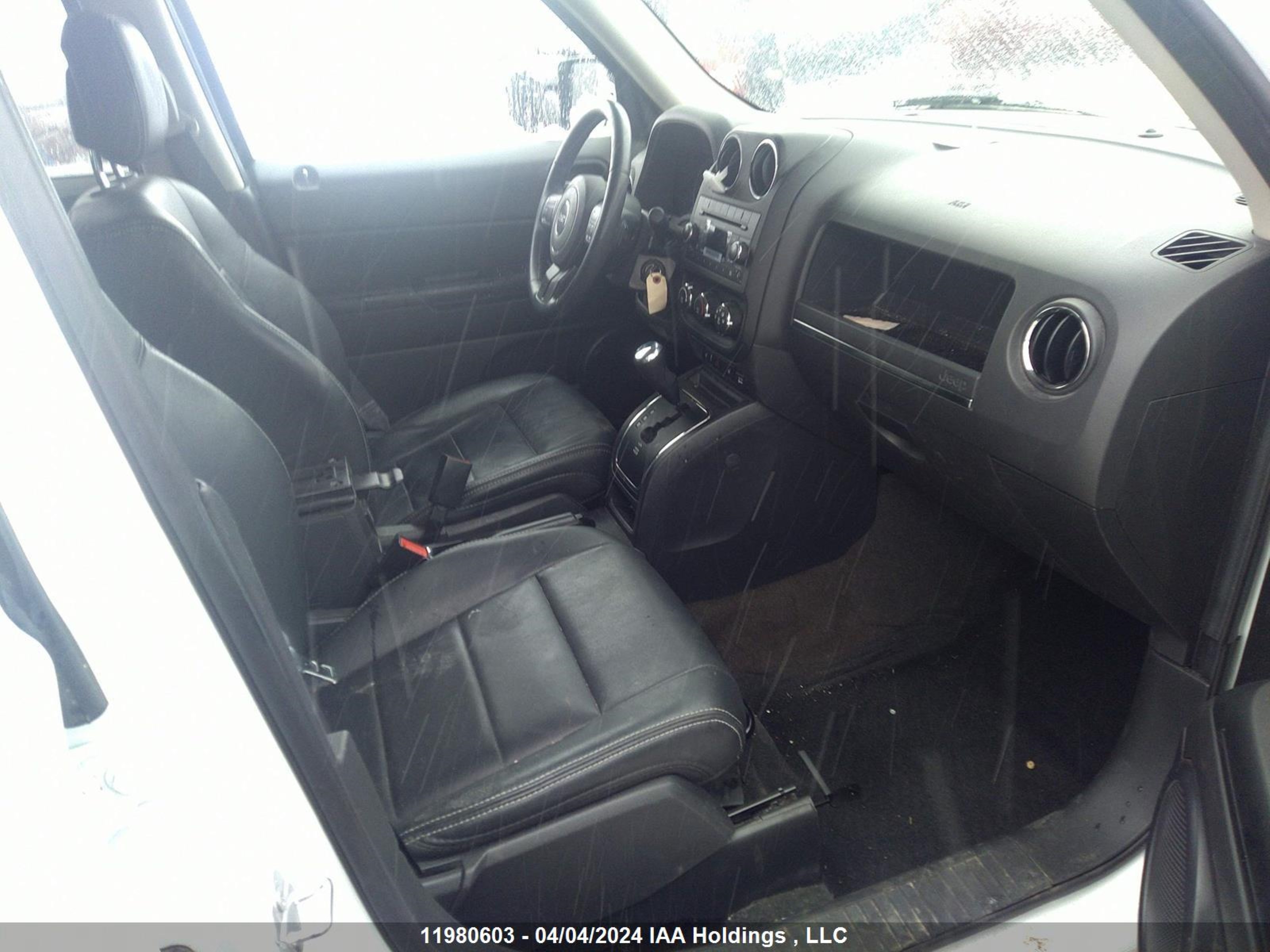 Photo 4 VIN: 1C4NJRAB8HD164057 - JEEP LIBERTY (PATRIOT) 