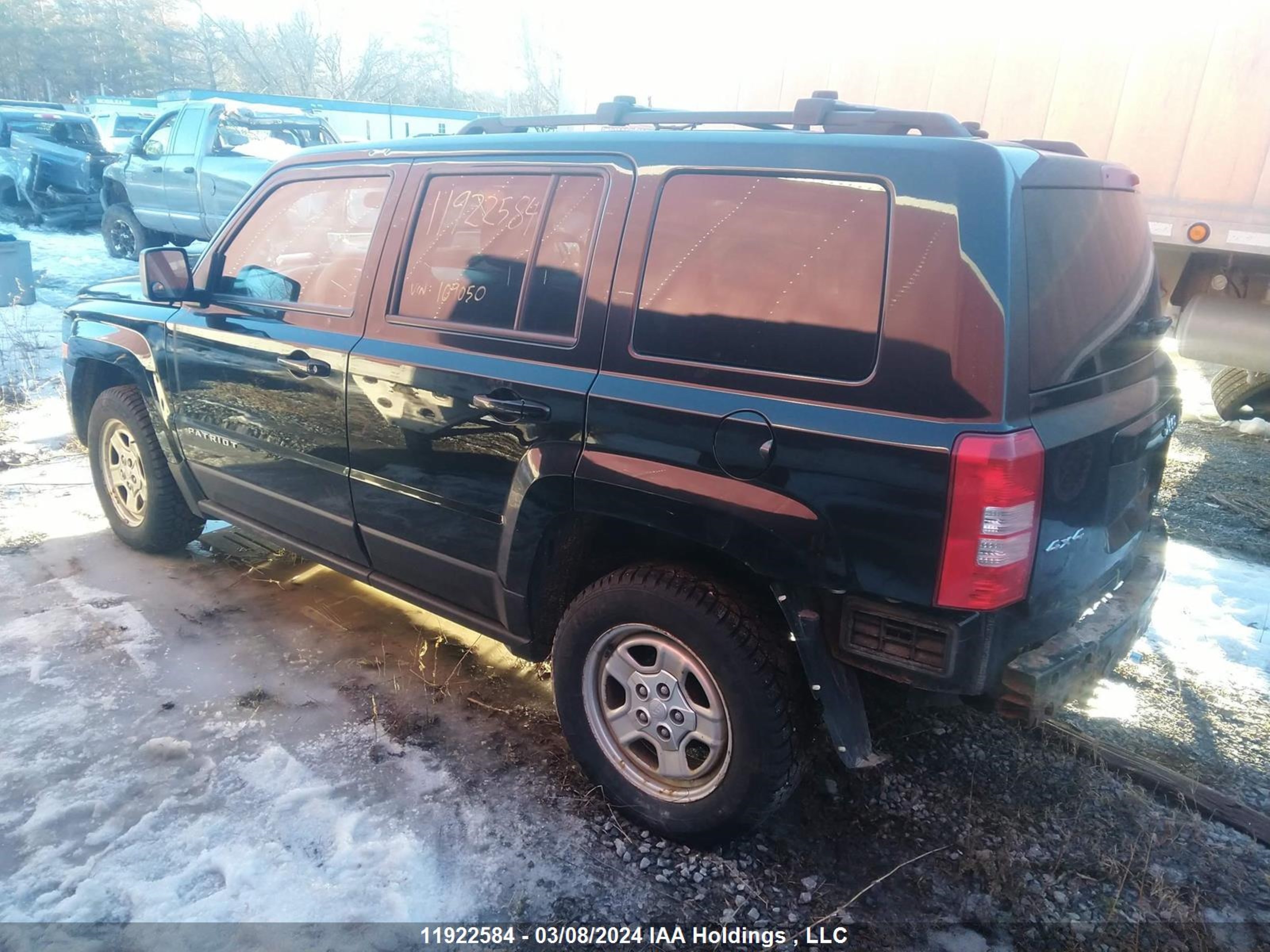 Photo 2 VIN: 1C4NJRAB9FD109050 - JEEP LIBERTY (PATRIOT) 