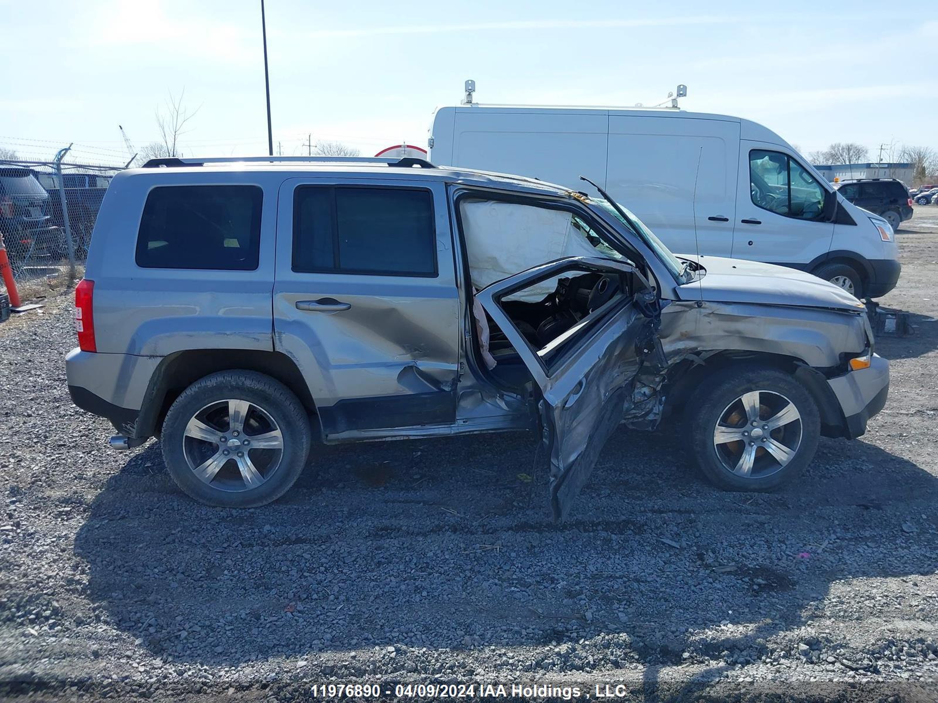 Photo 12 VIN: 1C4NJRAB9GD625992 - JEEP LIBERTY (PATRIOT) 