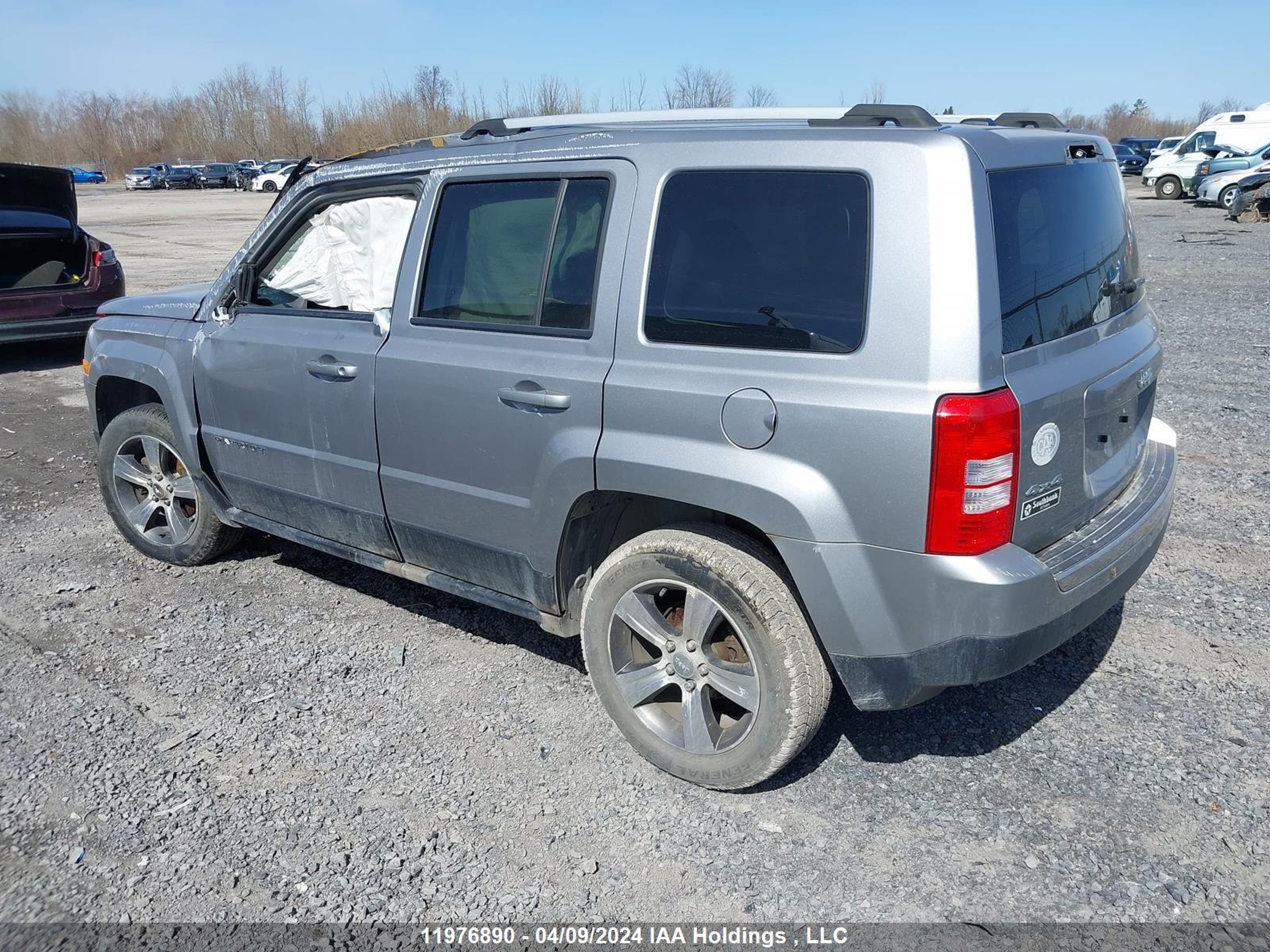 Photo 2 VIN: 1C4NJRAB9GD625992 - JEEP LIBERTY (PATRIOT) 