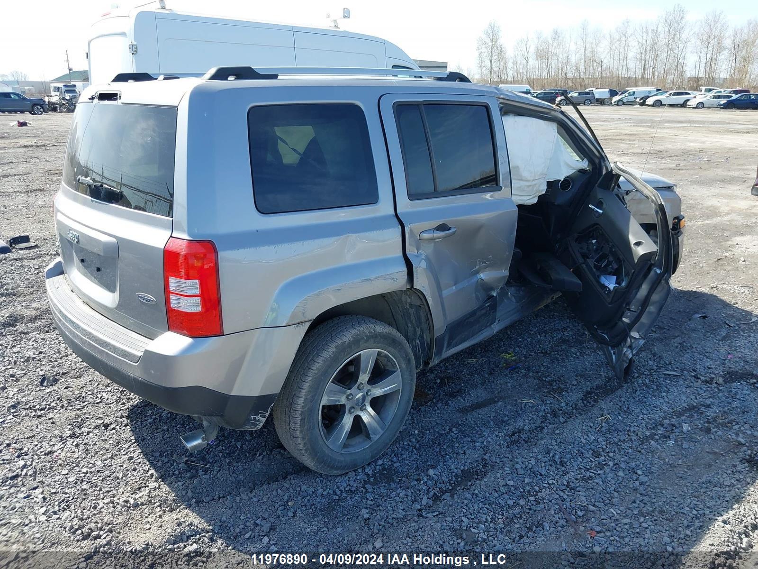 Photo 3 VIN: 1C4NJRAB9GD625992 - JEEP LIBERTY (PATRIOT) 