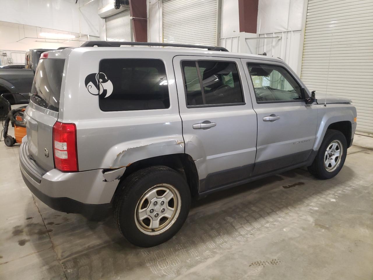 Photo 2 VIN: 1C4NJRBB0FD206443 - JEEP LIBERTY (PATRIOT) 