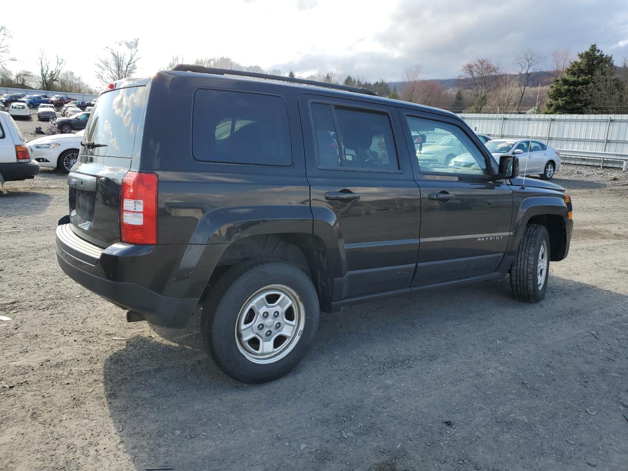 Photo 2 VIN: 1C4NJRBB0GD512141 - JEEP LIBERTY (PATRIOT) 