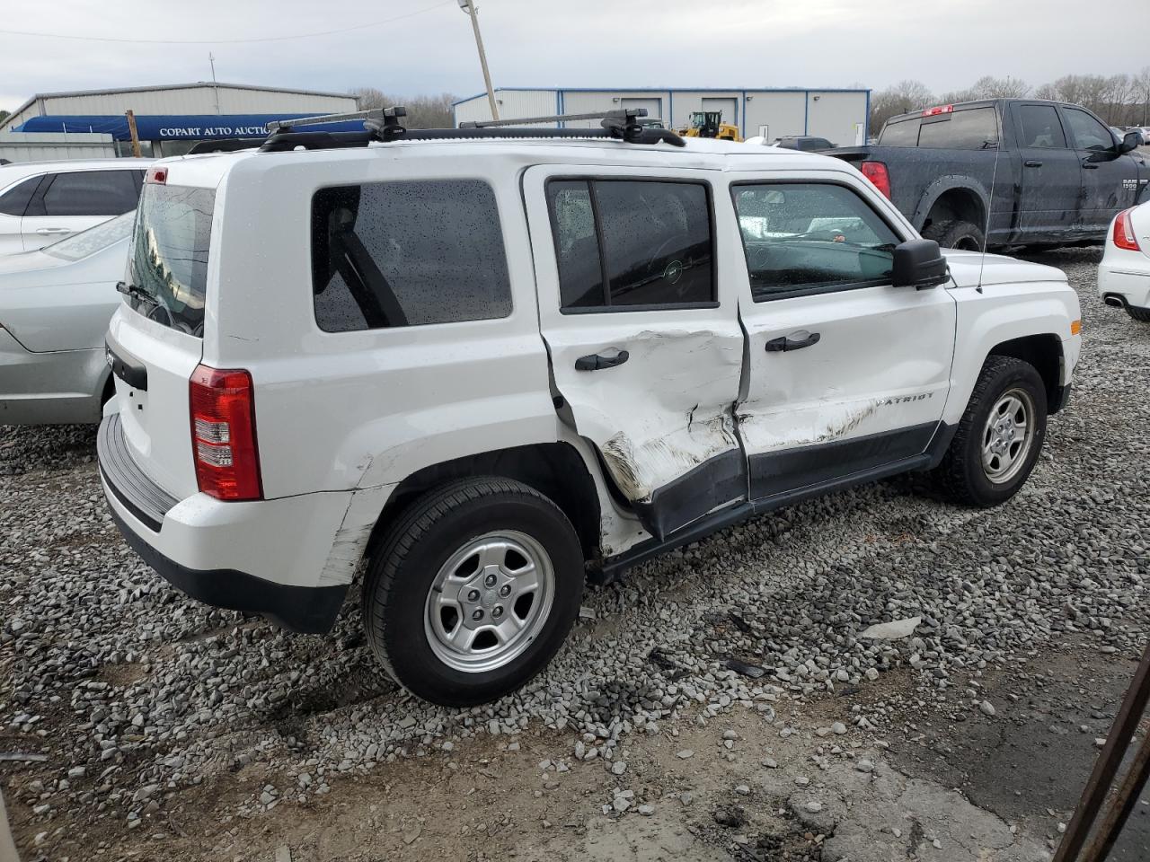 Photo 2 VIN: 1C4NJRBB1DD132026 - JEEP LIBERTY (PATRIOT) 