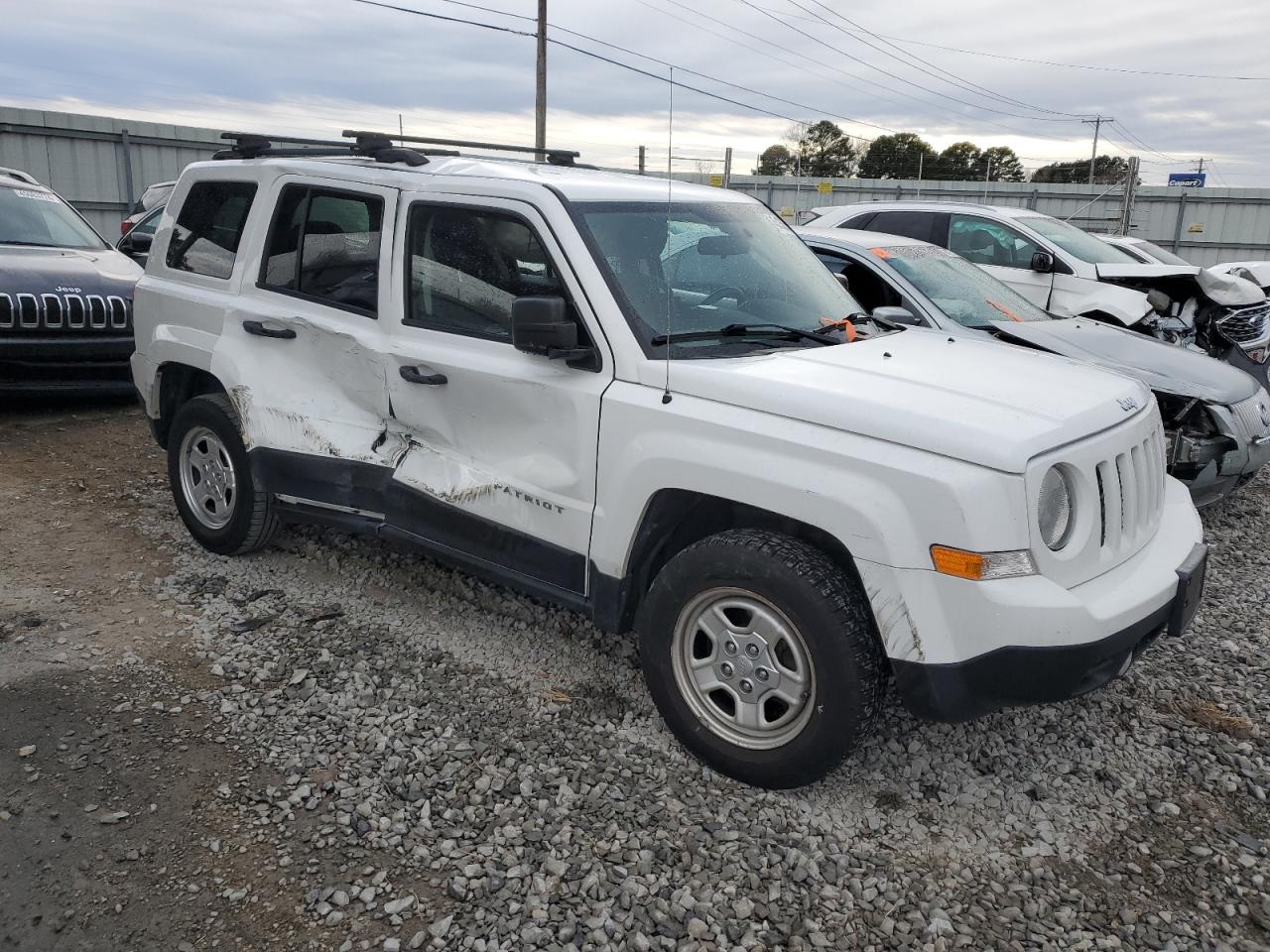 Photo 3 VIN: 1C4NJRBB1DD132026 - JEEP LIBERTY (PATRIOT) 