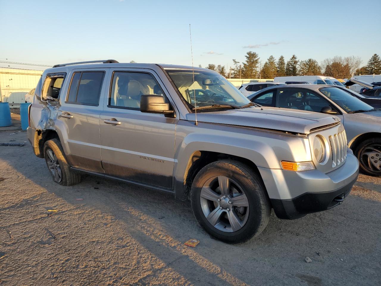 Photo 3 VIN: 1C4NJRBB1GD773293 - JEEP LIBERTY (PATRIOT) 