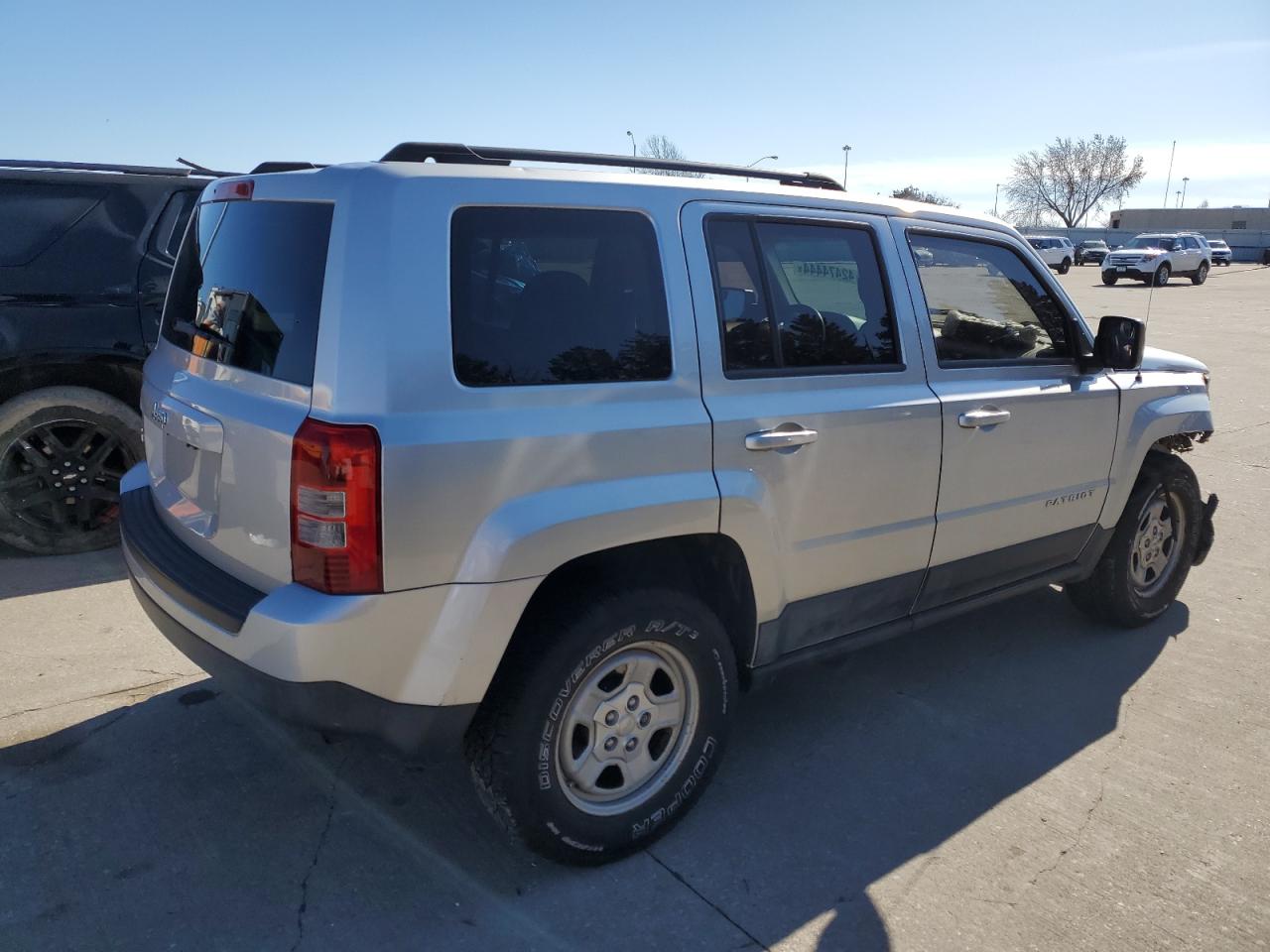 Photo 2 VIN: 1C4NJRBB2CD617810 - JEEP LIBERTY (PATRIOT) 