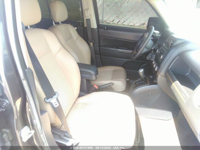 Photo 4 VIN: 1C4NJRBB4GD730986 - JEEP PATRIOT 