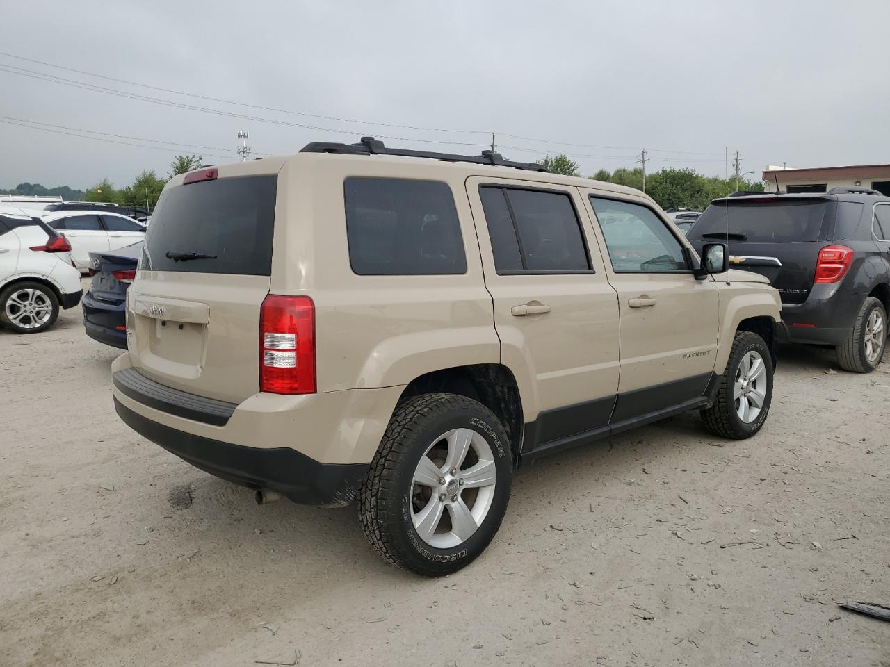 Photo 2 VIN: 1C4NJRBB5HD181378 - JEEP LIBERTY (PATRIOT) 