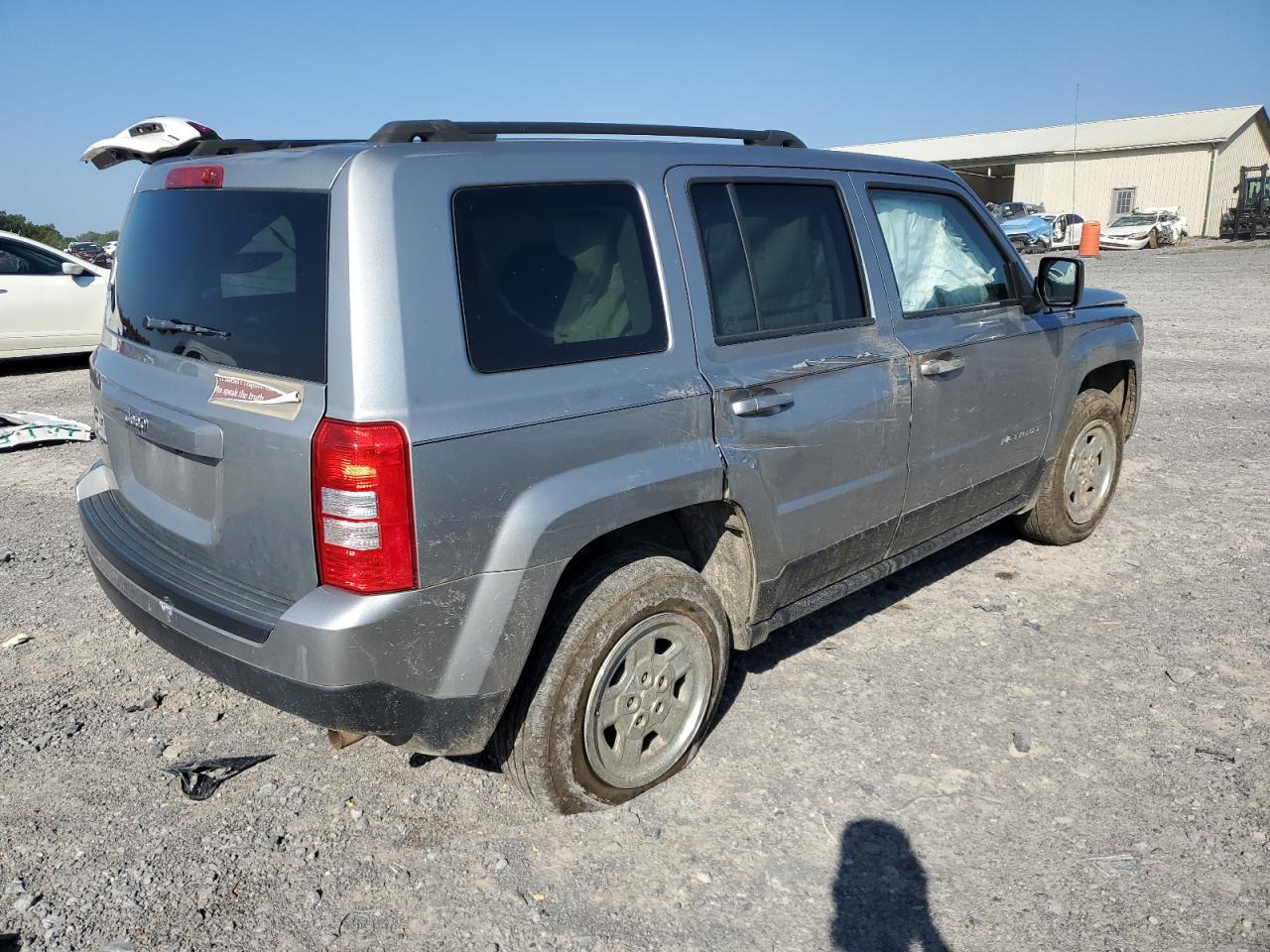 Photo 2 VIN: 1C4NJRBB6GD756618 - JEEP LIBERTY (PATRIOT) 