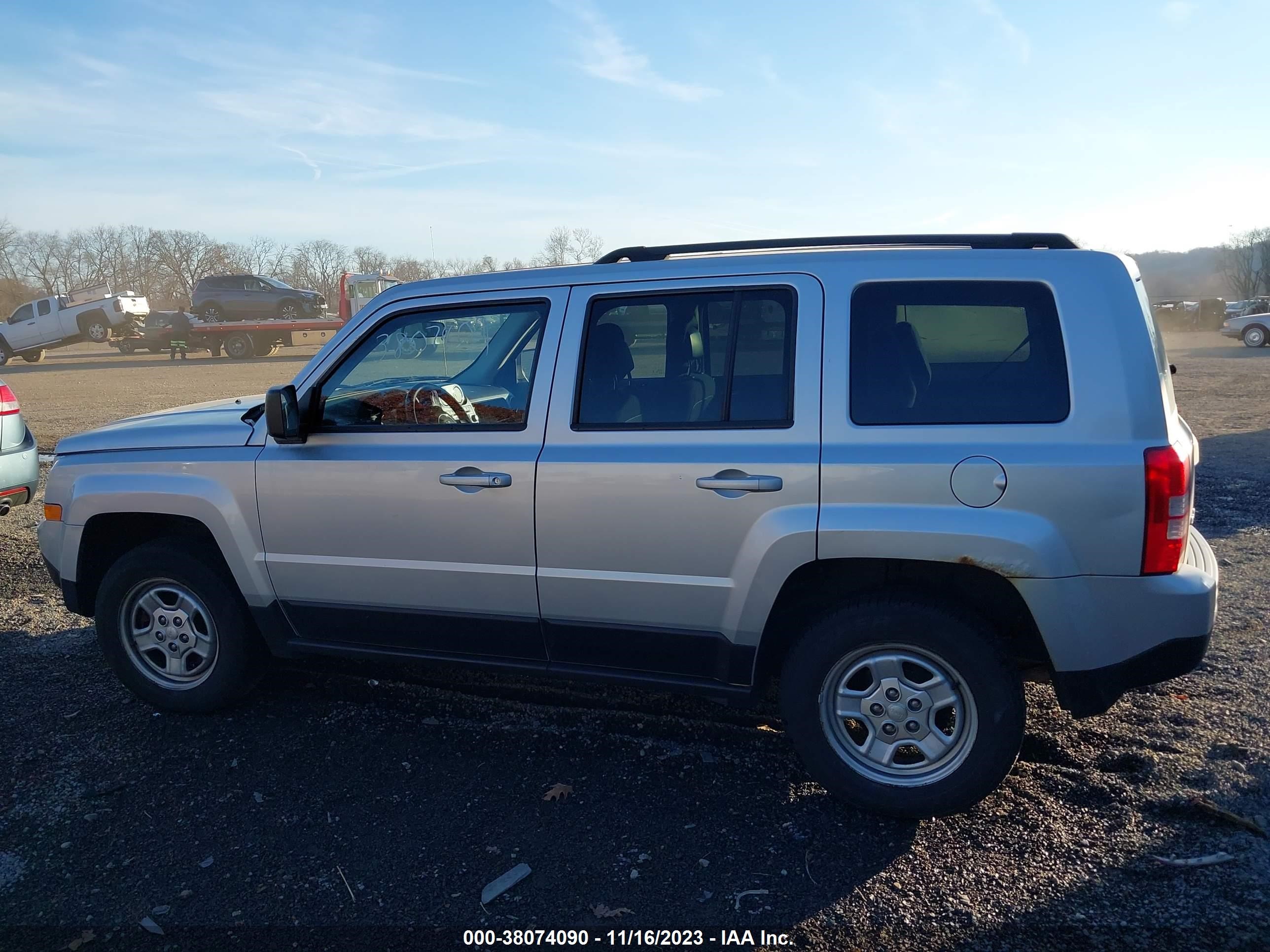 Photo 13 VIN: 1C4NJRBB7ED575816 - JEEP LIBERTY (PATRIOT) 