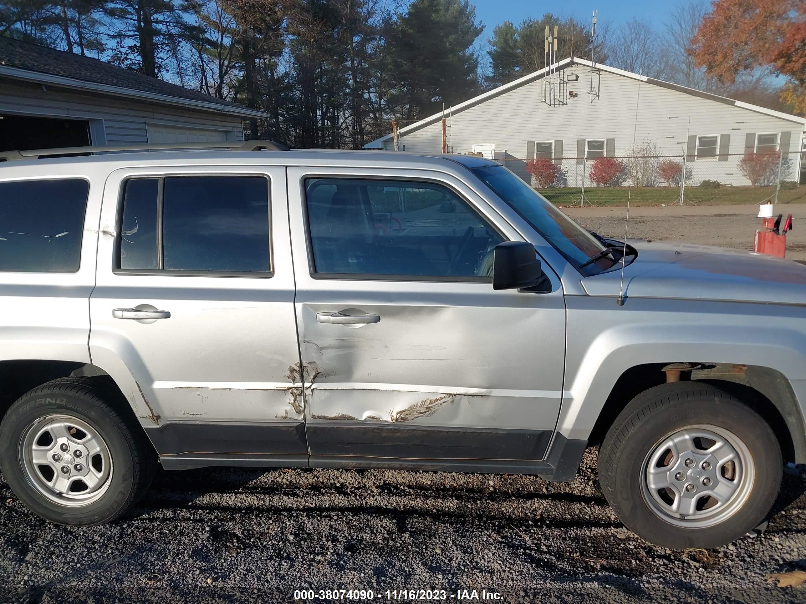 Photo 5 VIN: 1C4NJRBB7ED575816 - JEEP LIBERTY (PATRIOT) 