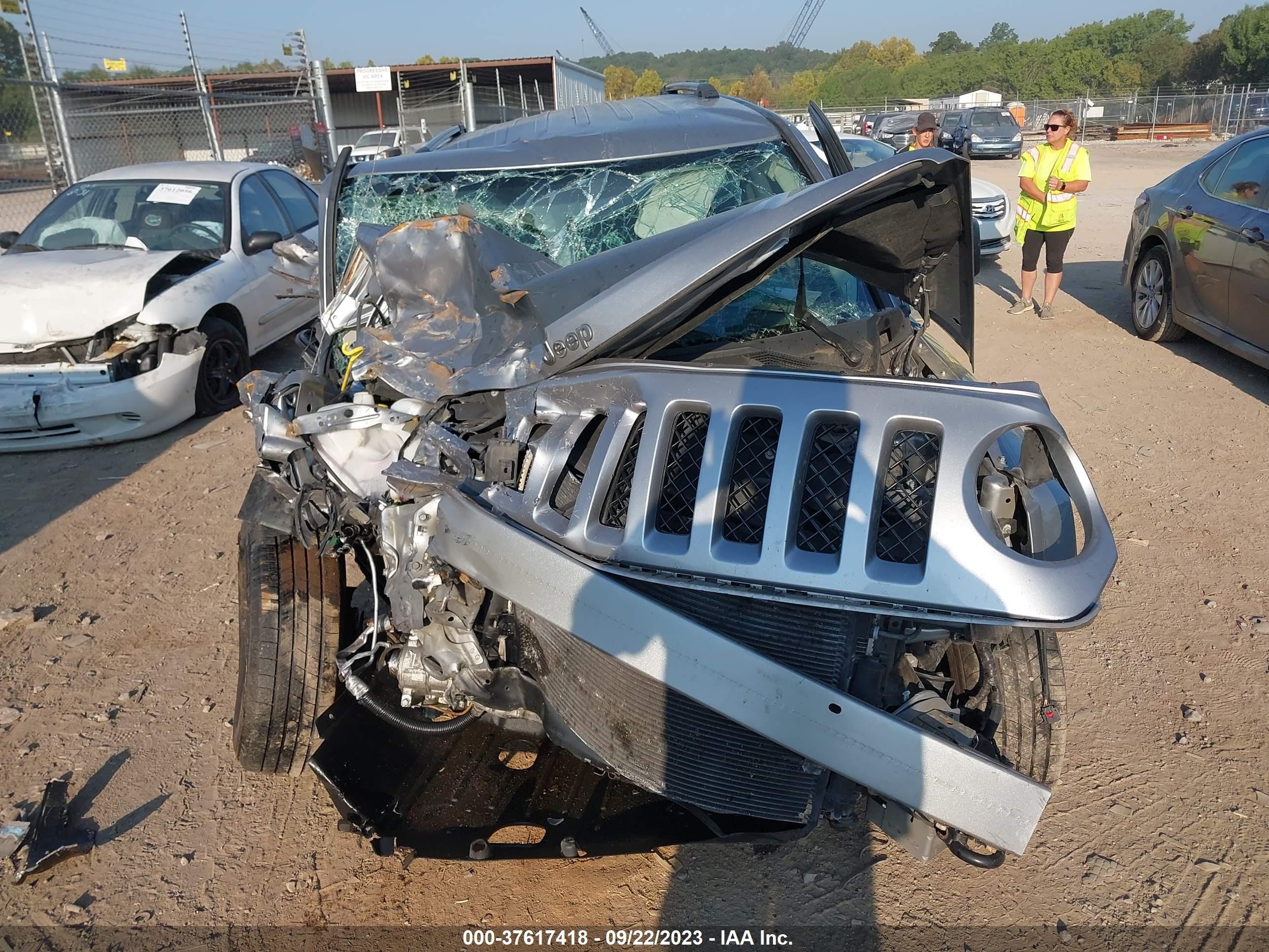 Photo 9 VIN: 1C4NJRBB7GD639310 - JEEP LIBERTY (PATRIOT) 