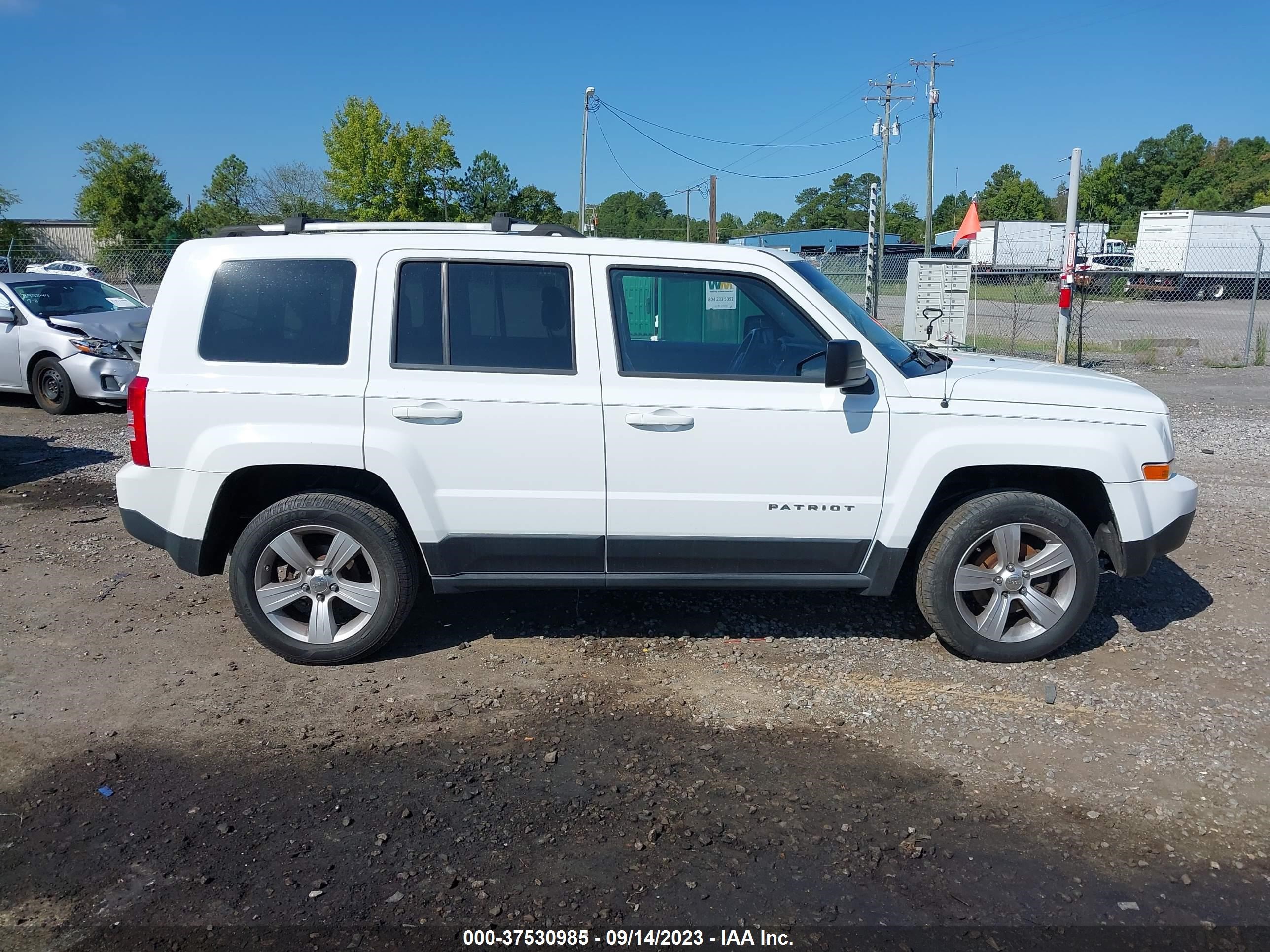 Photo 12 VIN: 1C4NJRCB3CD650751 - JEEP LIBERTY (PATRIOT) 