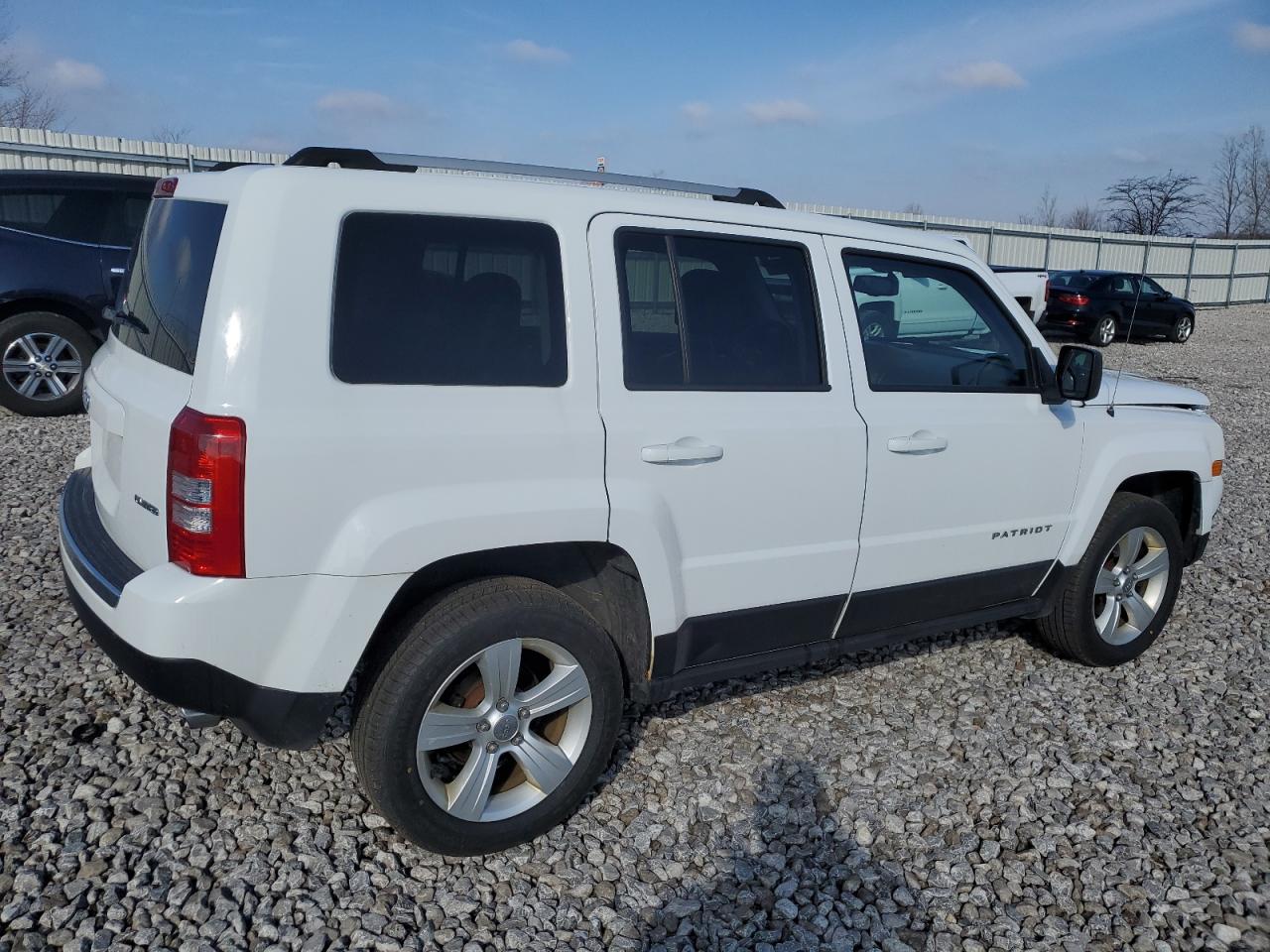 Photo 2 VIN: 1C4NJRCB5ED598154 - JEEP LIBERTY (PATRIOT) 