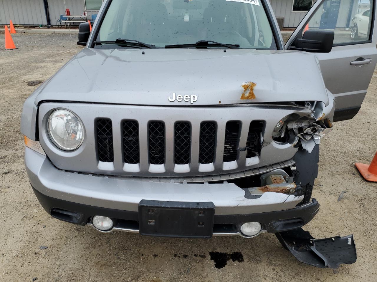 Photo 10 VIN: 1C4NJRCBXFD216749 - JEEP PATRIOT LI 