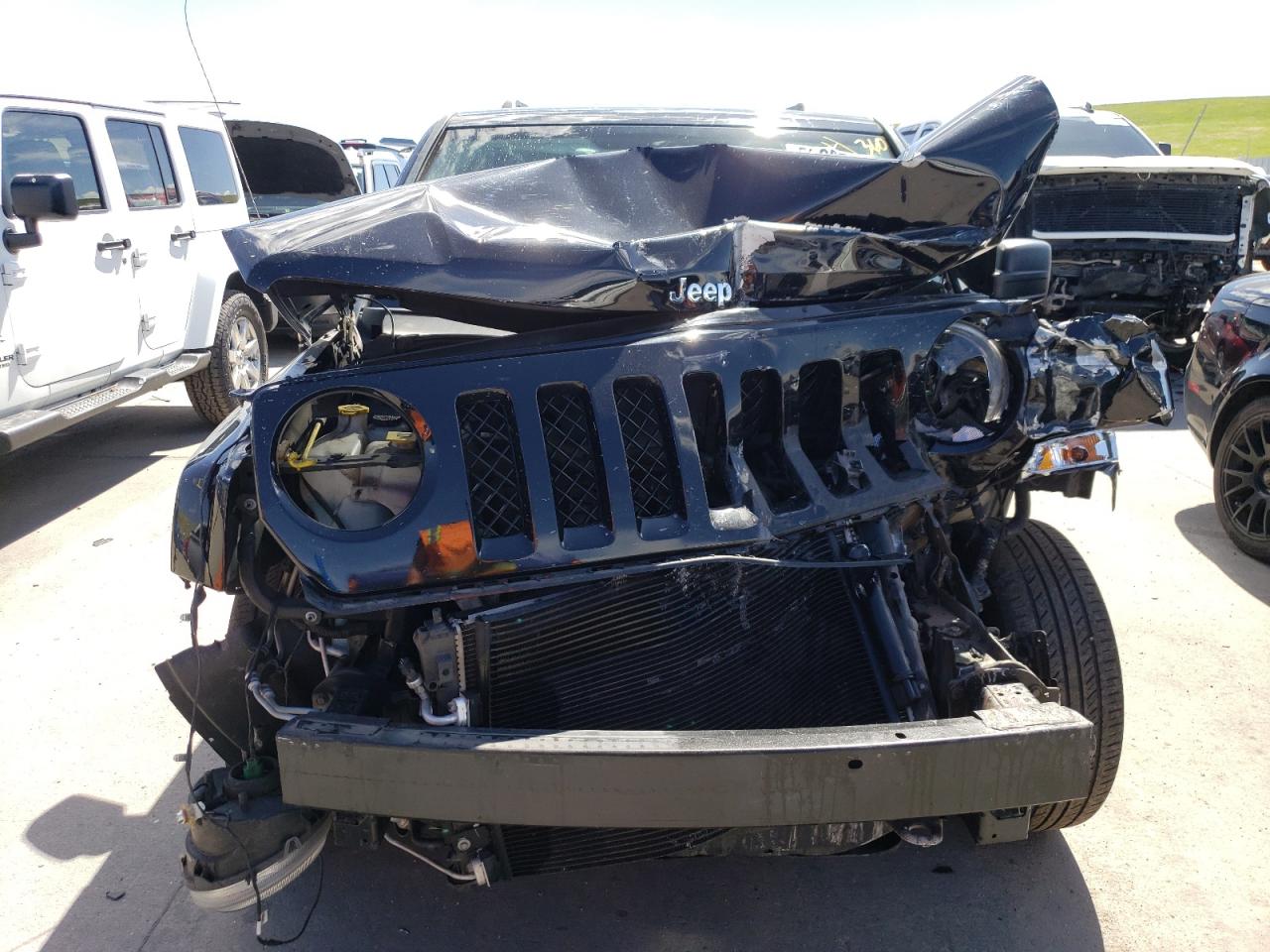 Photo 4 VIN: 1C4NJRFB0ED761000 - JEEP LIBERTY (PATRIOT) 