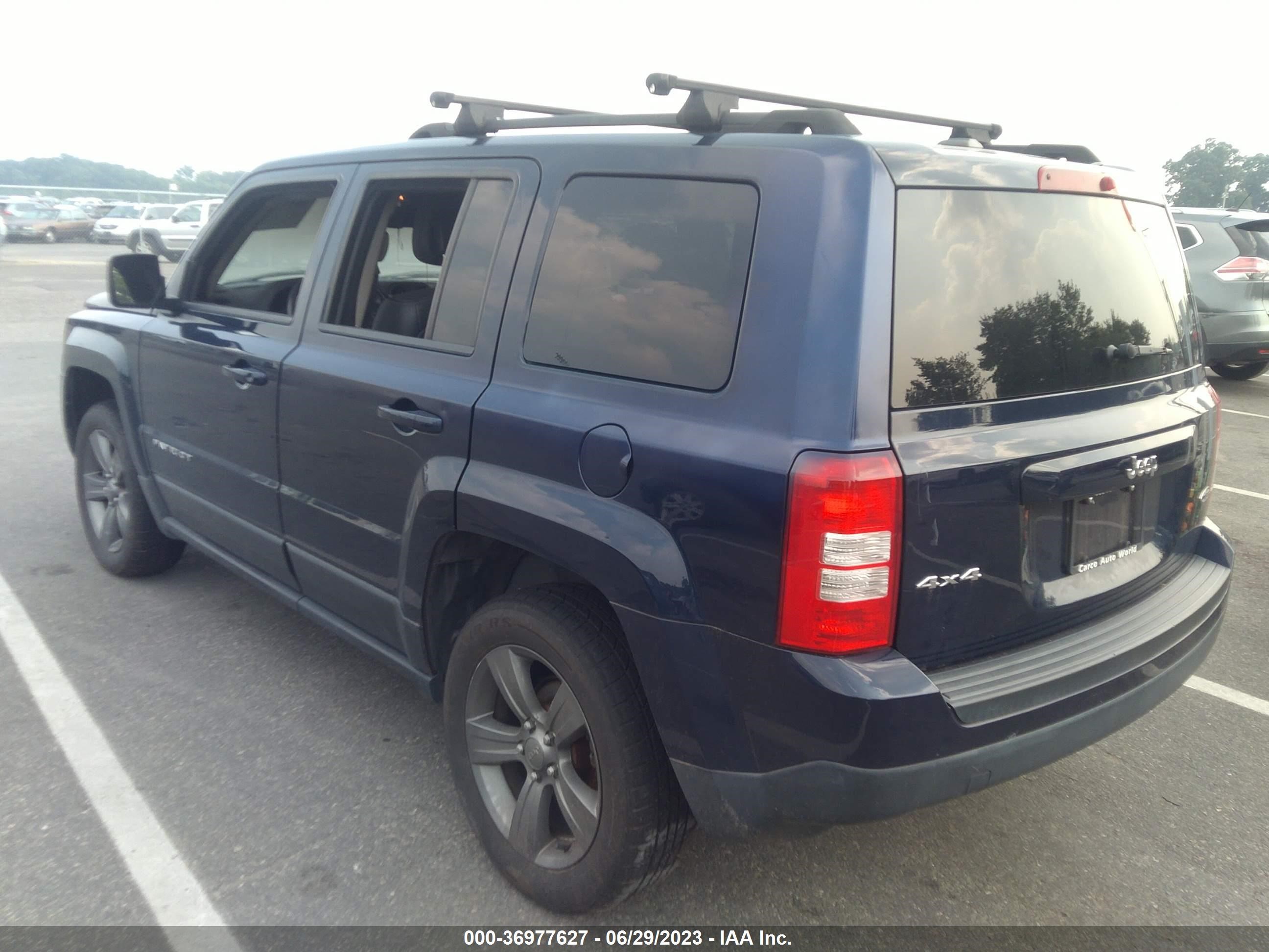 Photo 2 VIN: 1C4NJRFB1FD303645 - JEEP LIBERTY (PATRIOT) 